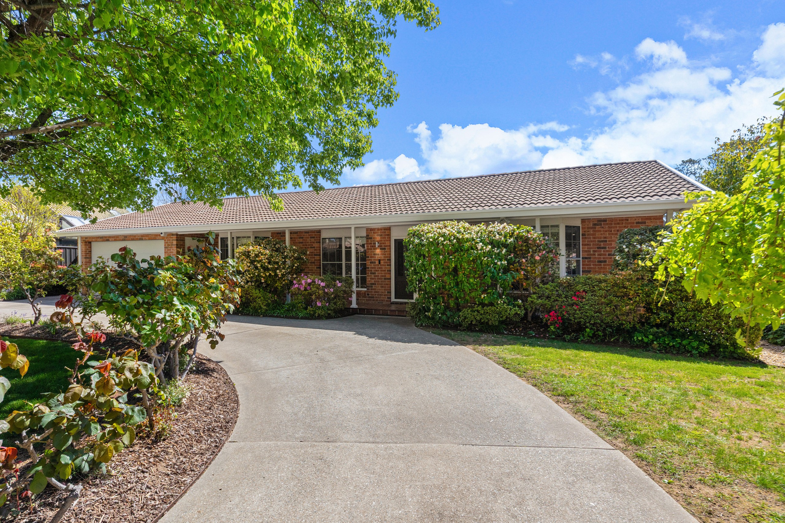 17 Fremantle Drive, Stirling, ACT 2611