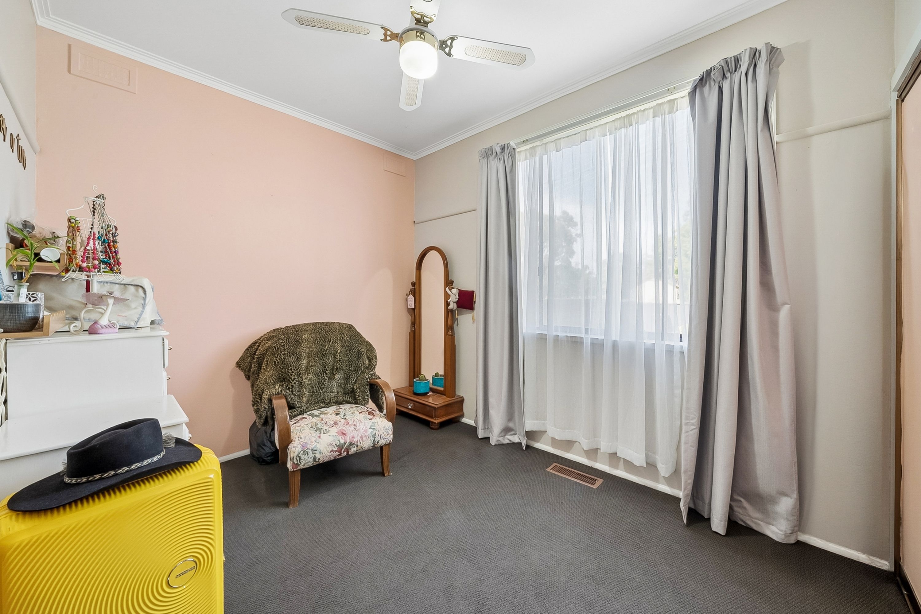 47 Birdwood Avenue — photo 9 of 12