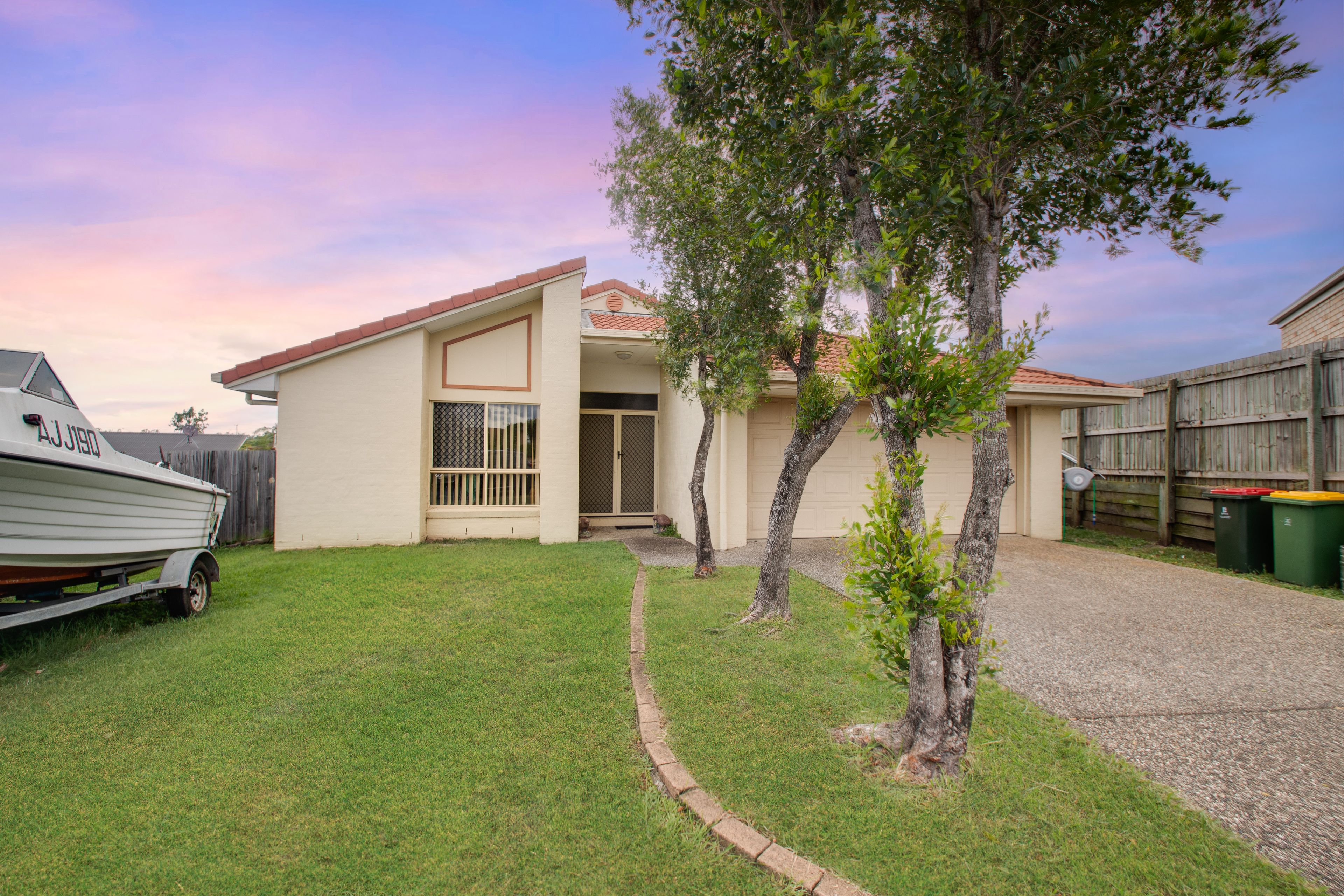 10 Jonathon Court, Flinders View, QLD 4305