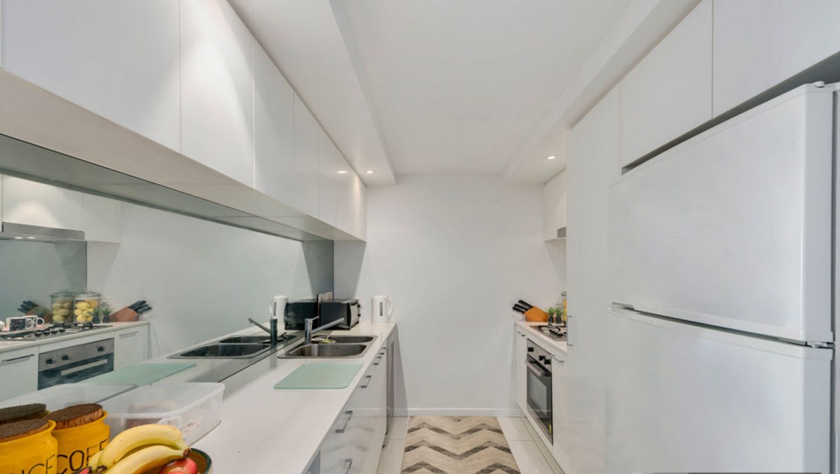 210/41 Harbour Town Drive, Biggera Waters, QLD 4216