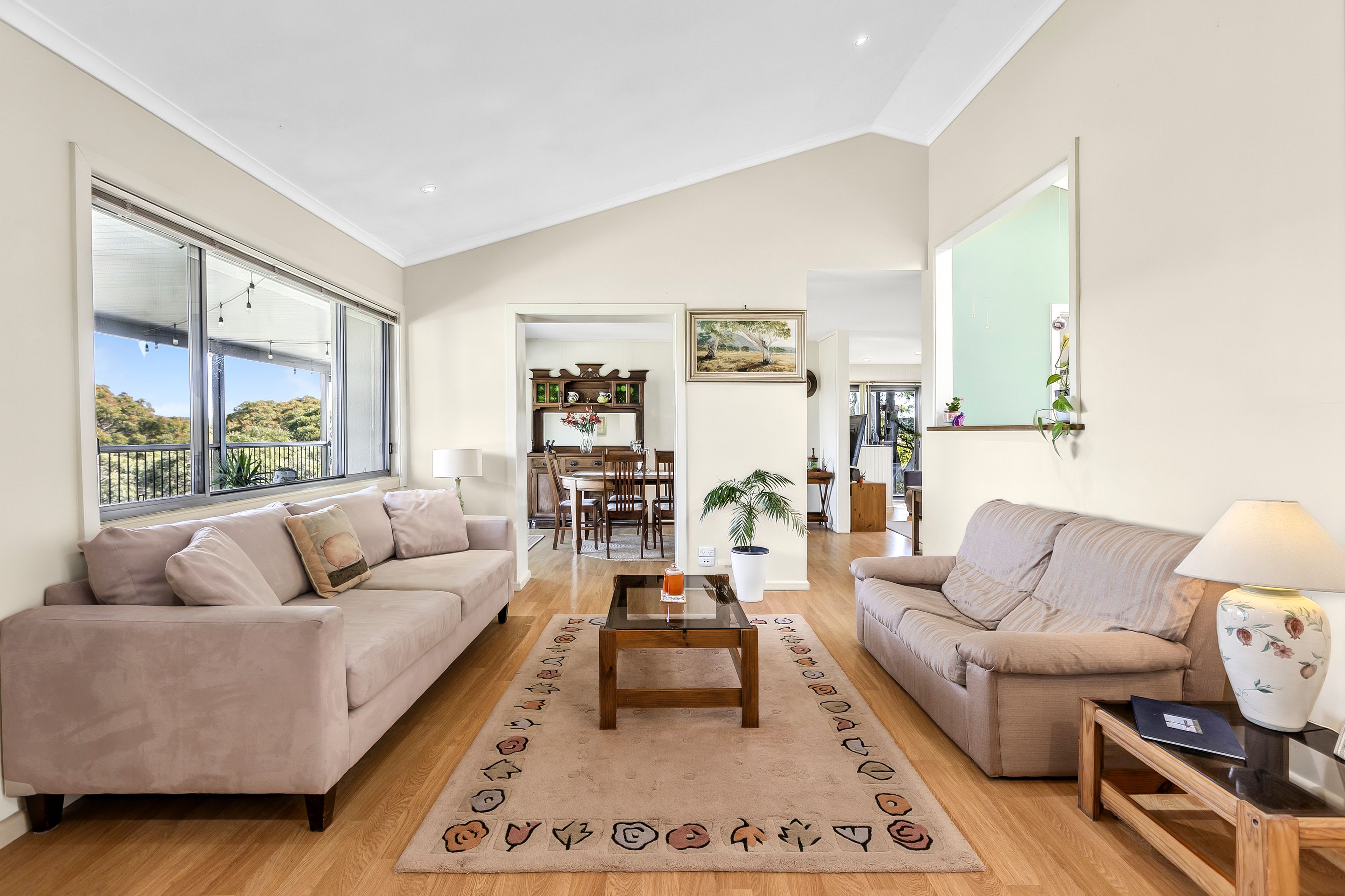 Wonderfully versatile and secluded family sanctuary in a whisper-quiet cul-de-sac with expansive bushland panoramas — photo 6 of 9