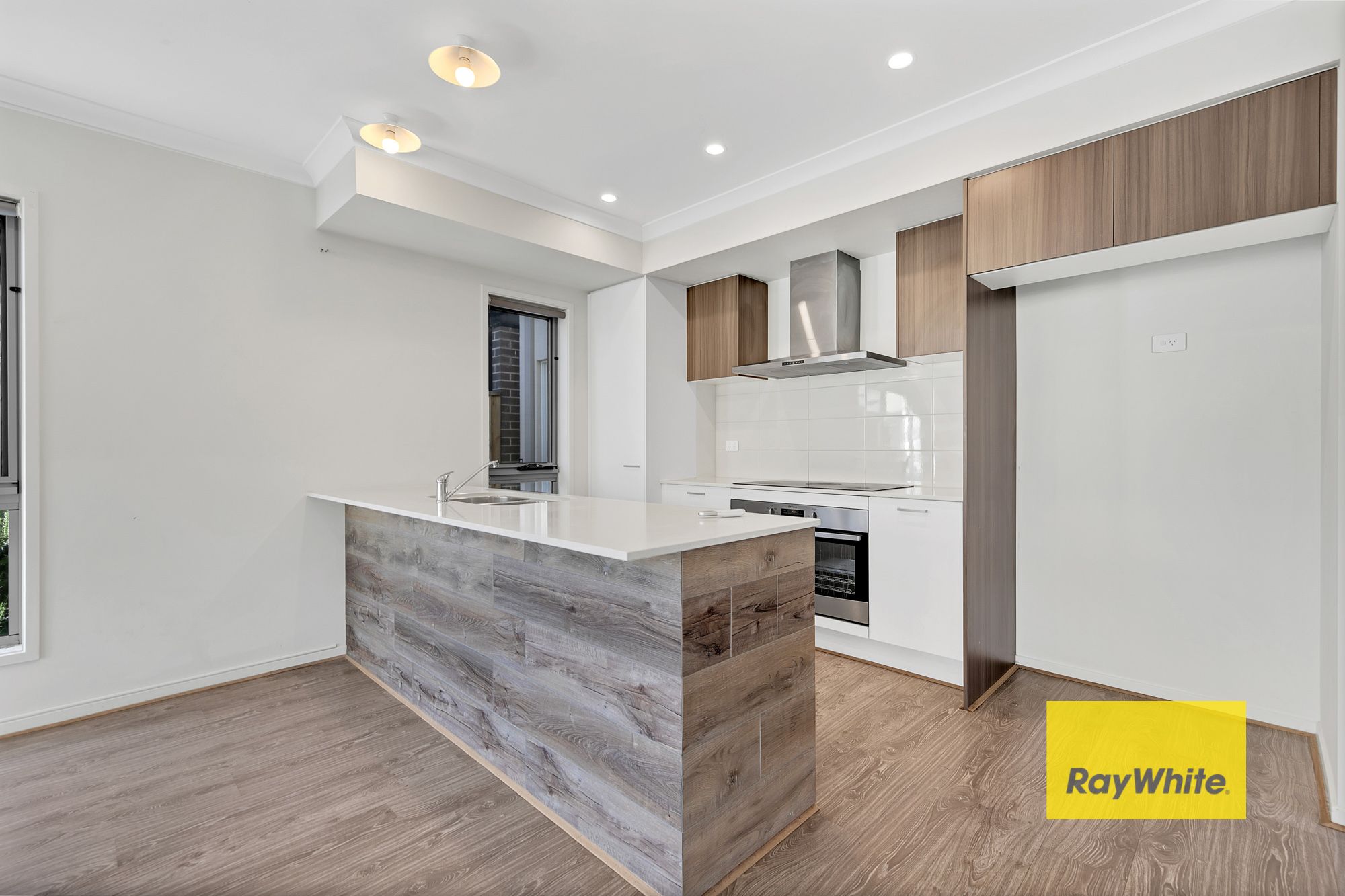 16 Burgess Street — photo 4 of 10