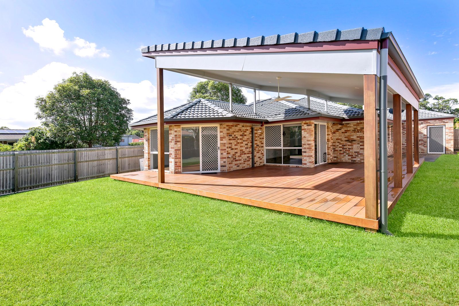 2 Honeymyrtle Court, Mountain Creek QLD 4557