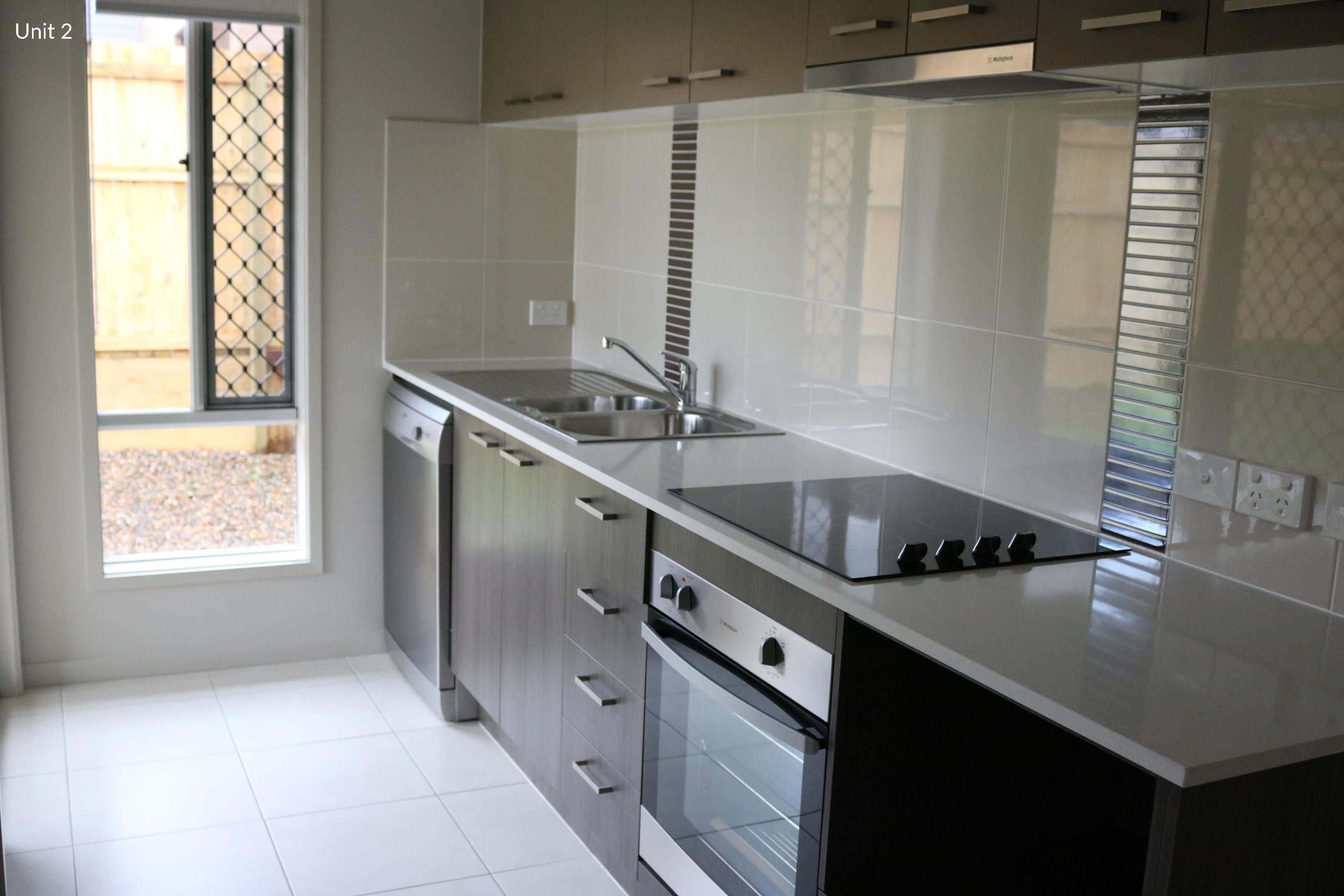 1&2/8 Southland Street, Leichhardt, QLD 4305