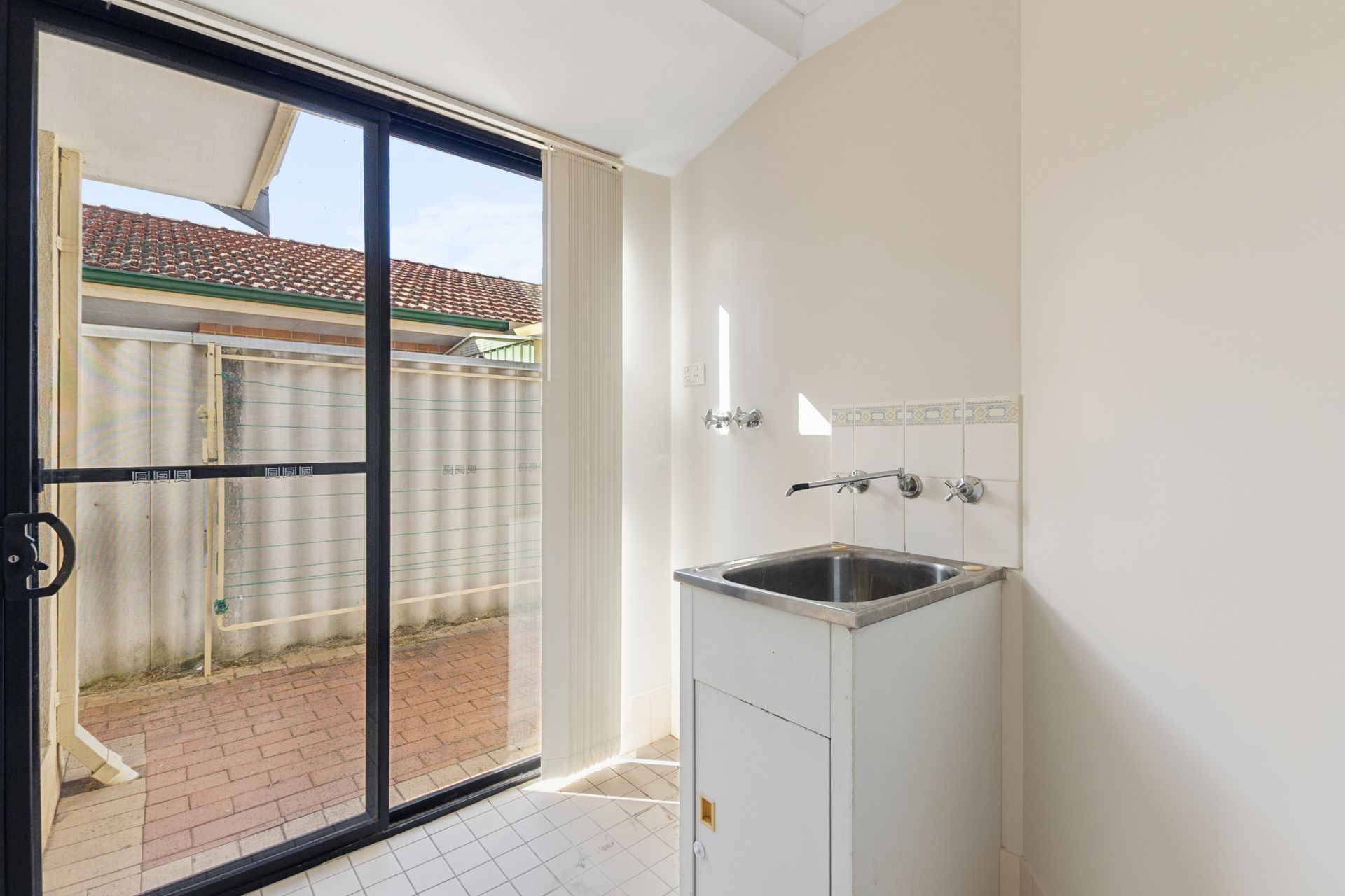 31/11 Elvire Street — photo 16 of 17