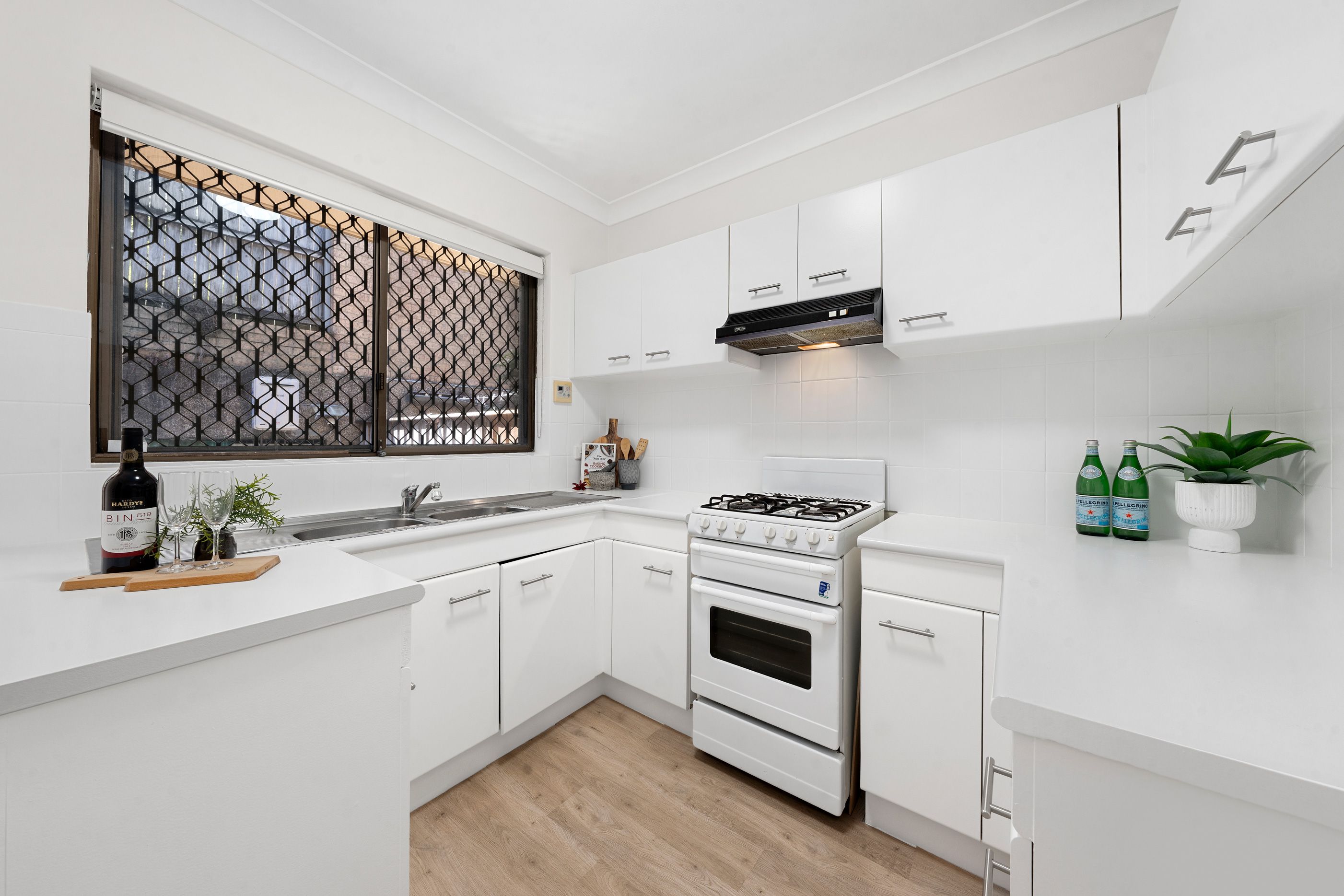 16/1 Hampden Road — photo 3 of 10