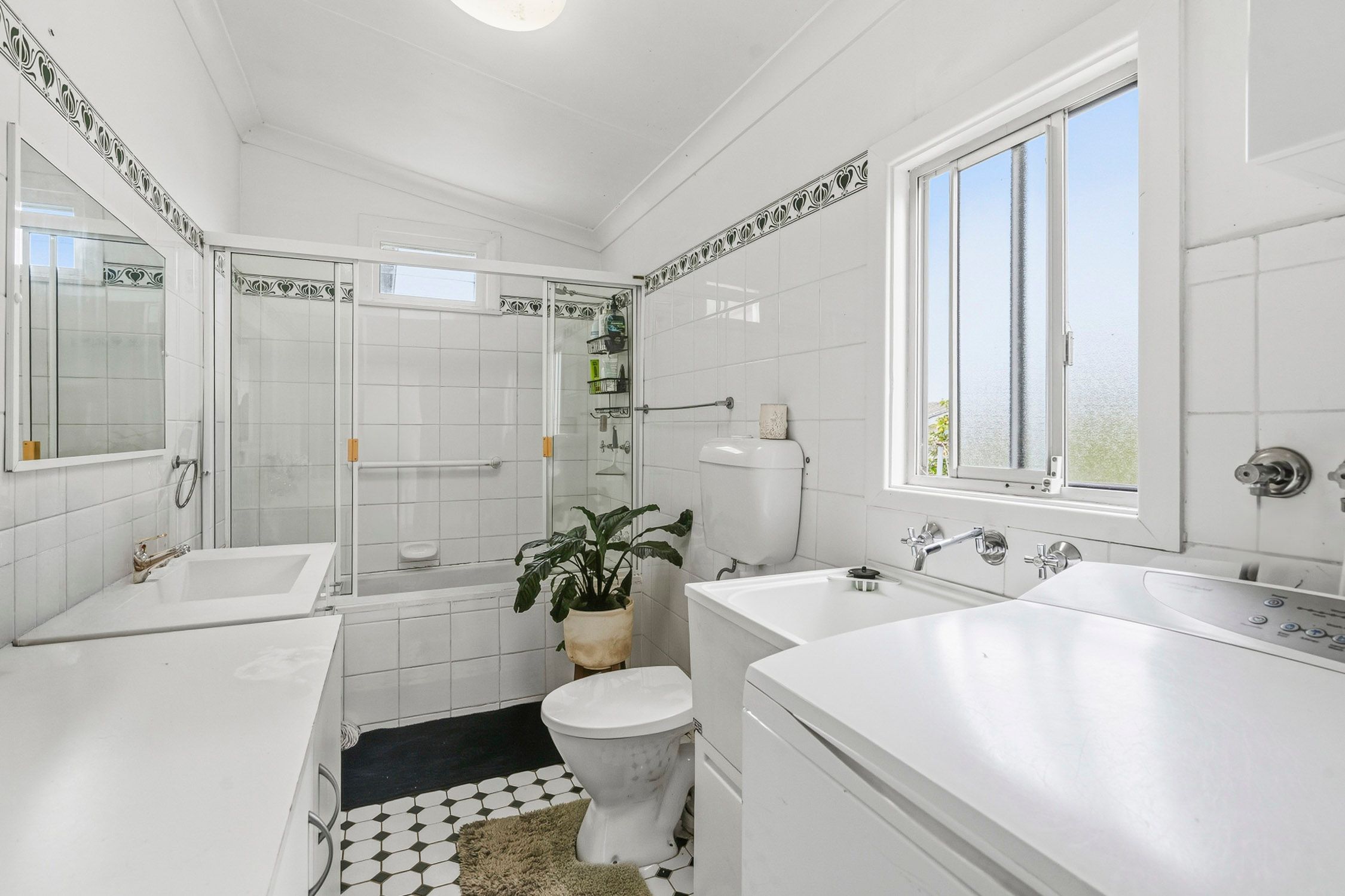 8 Macquarie Road — photo 5 of 9