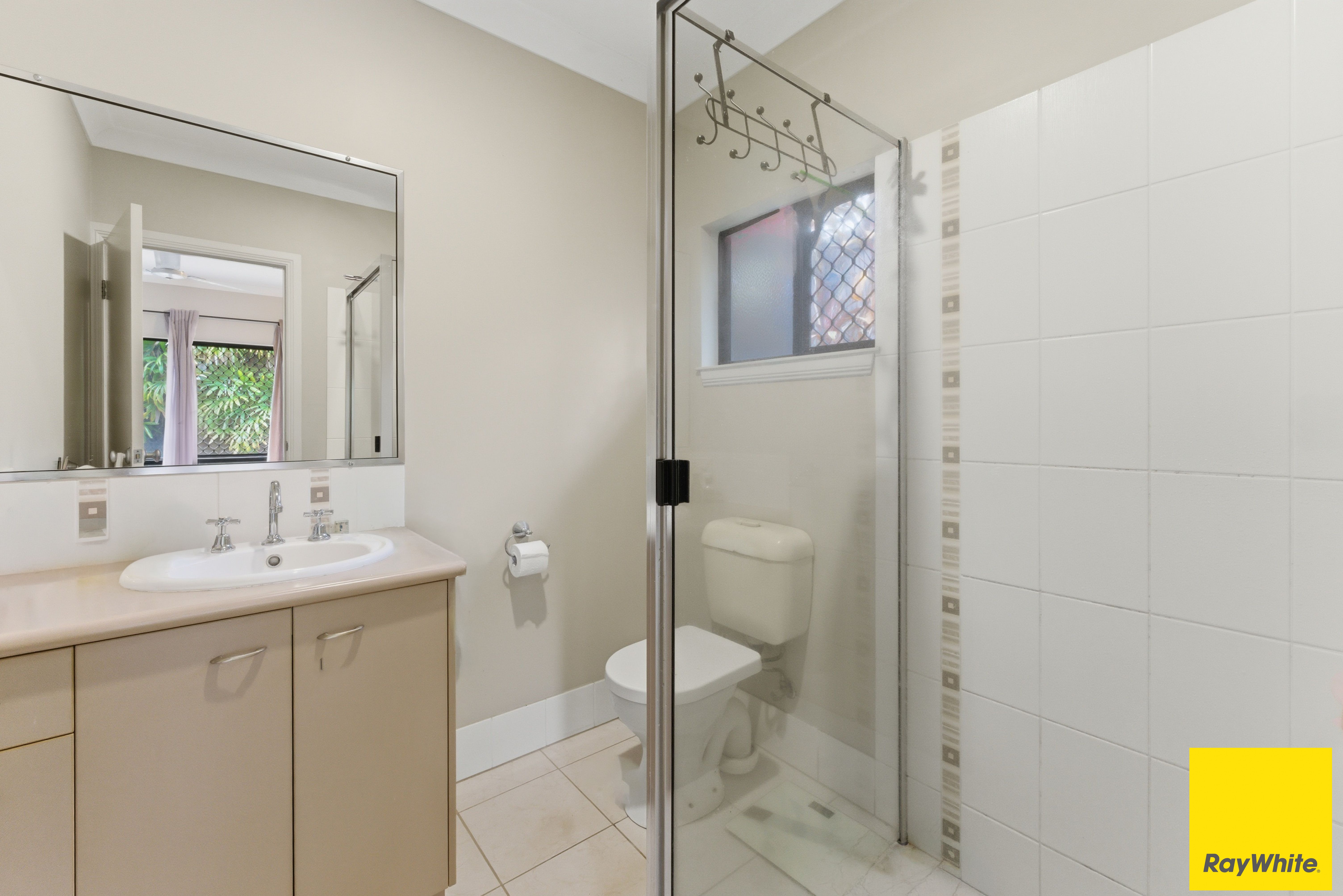 10 Sandover Close — photo 10 of 14