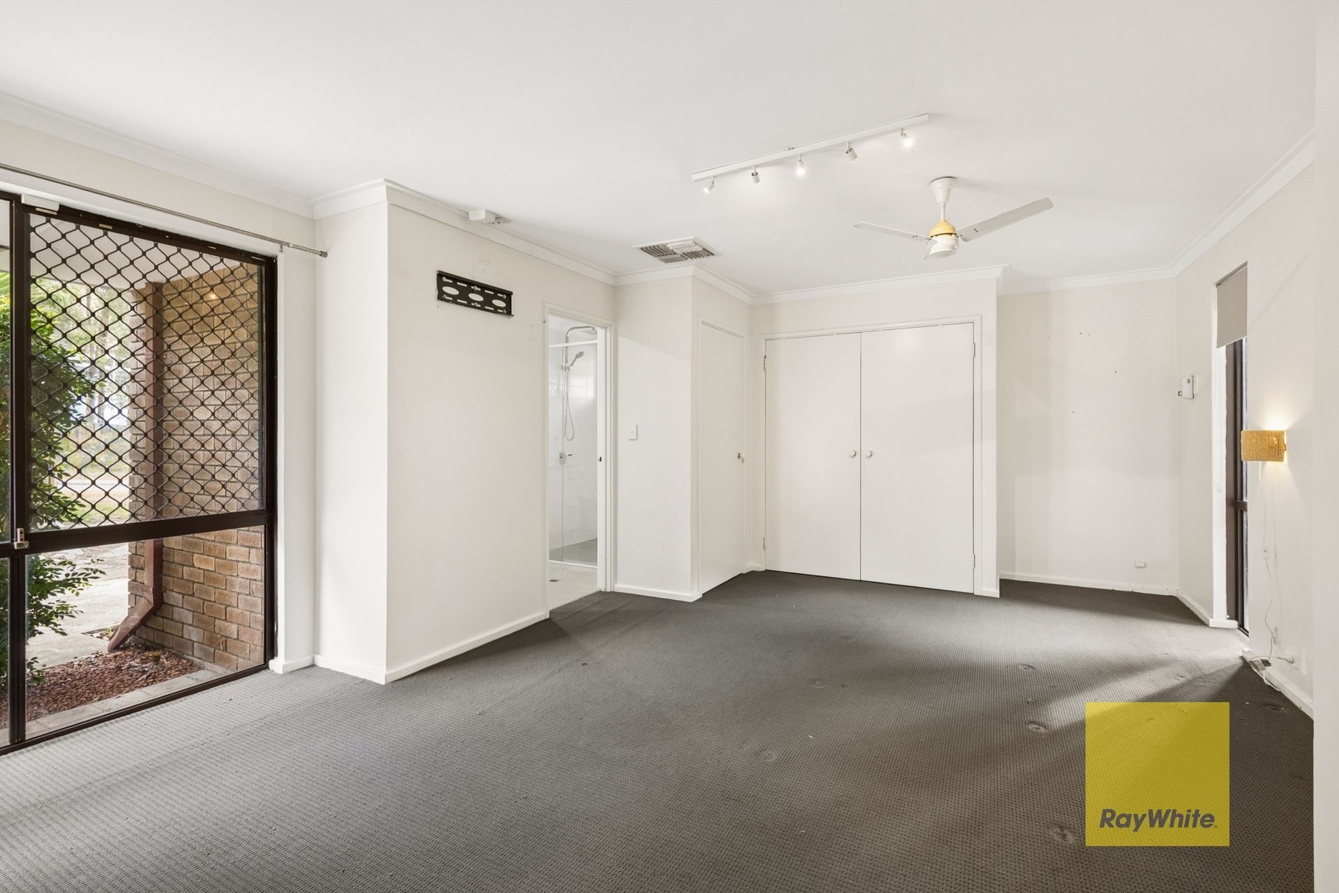 305 Traylen Road — photo 16 of 30