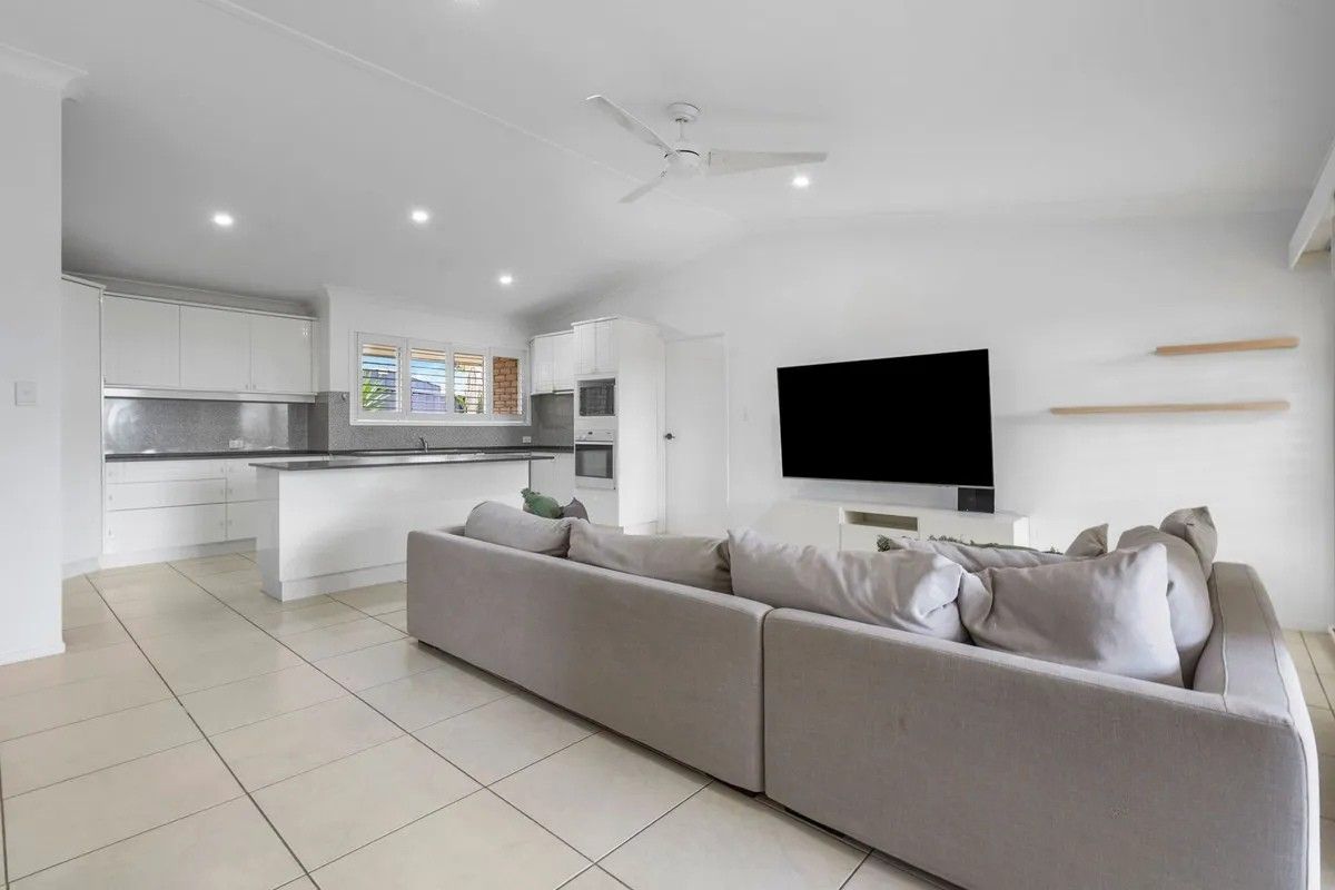 42 Adaminaby Drive — photo 5 of 21