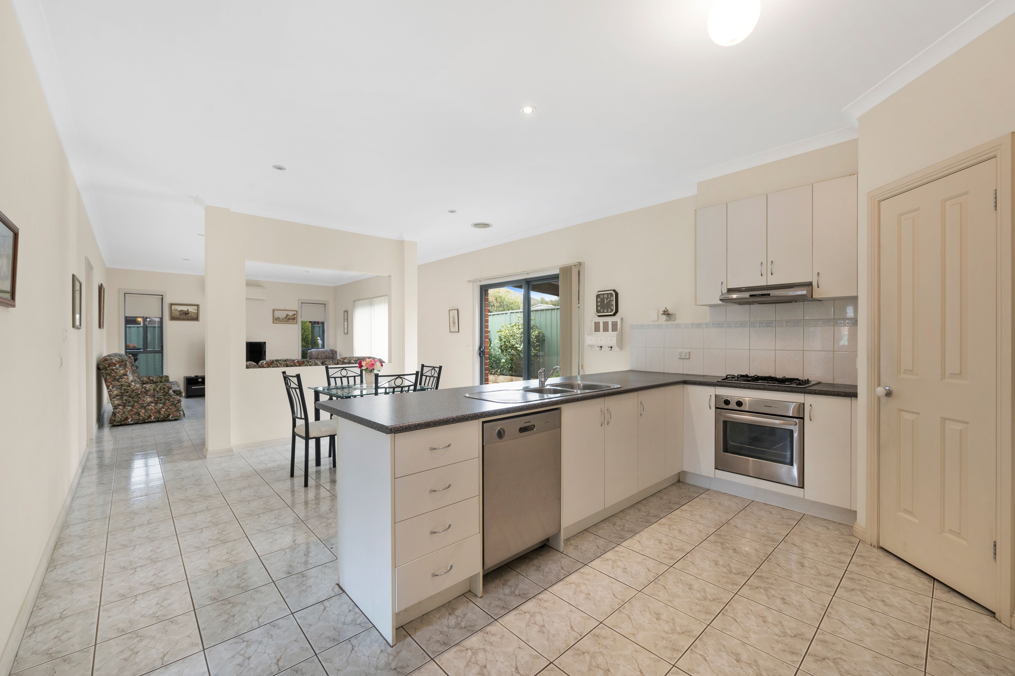 100 Stirling Drive, Lake Gardens, VIC 3355