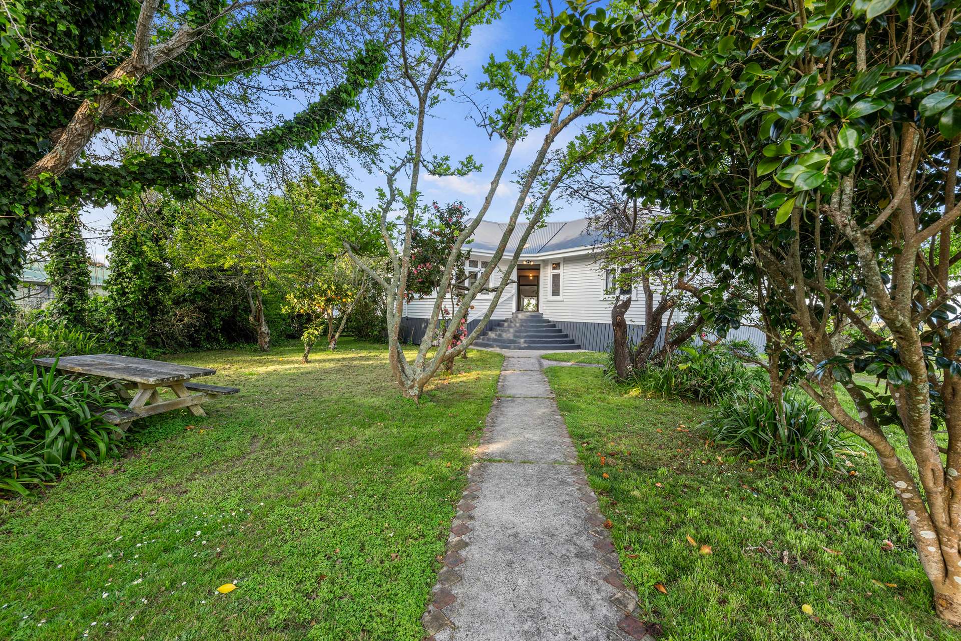 1620 East Coast Road photo 16