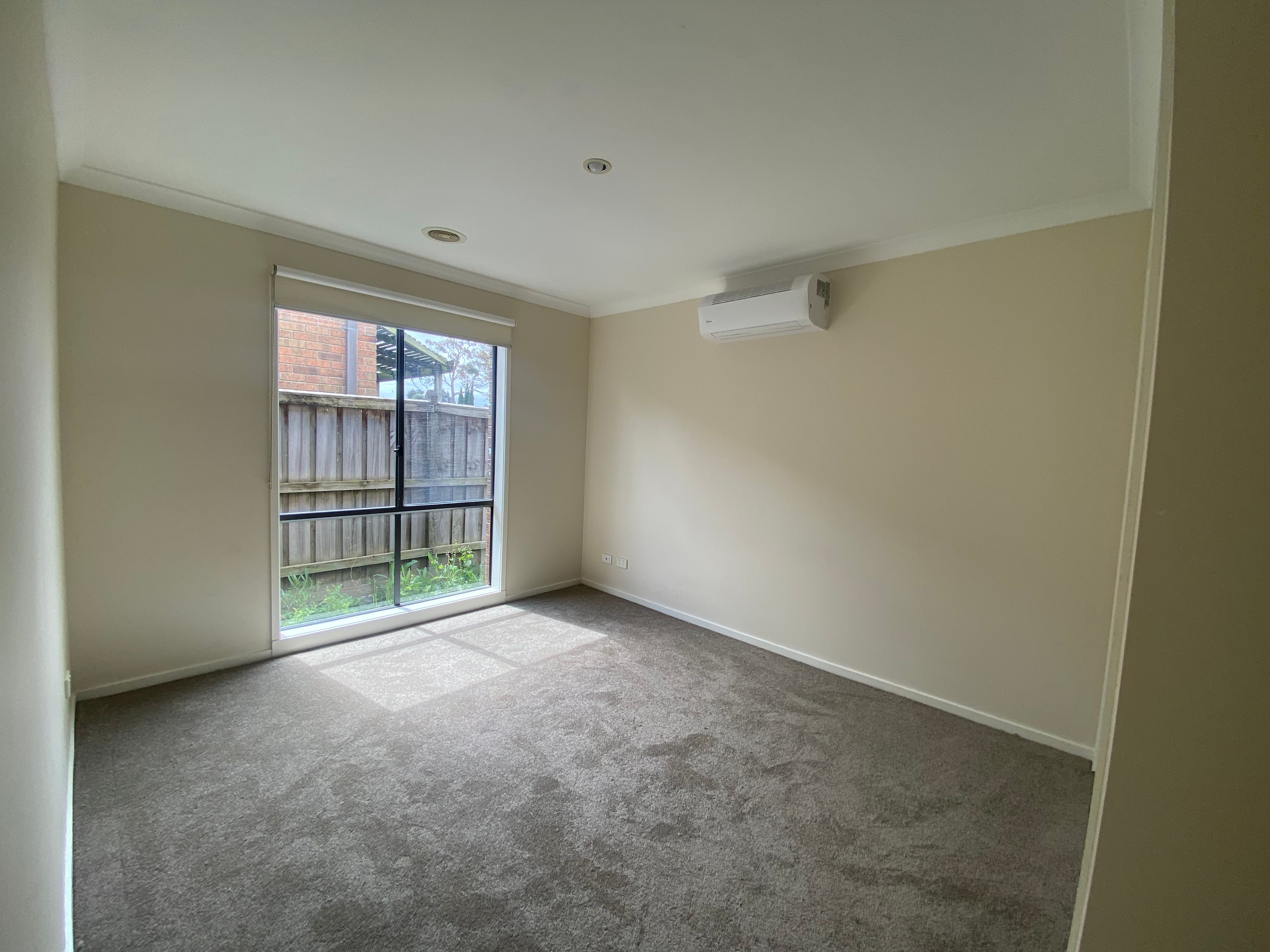 84 William Thwaites Boulevard — photo 7 of 12