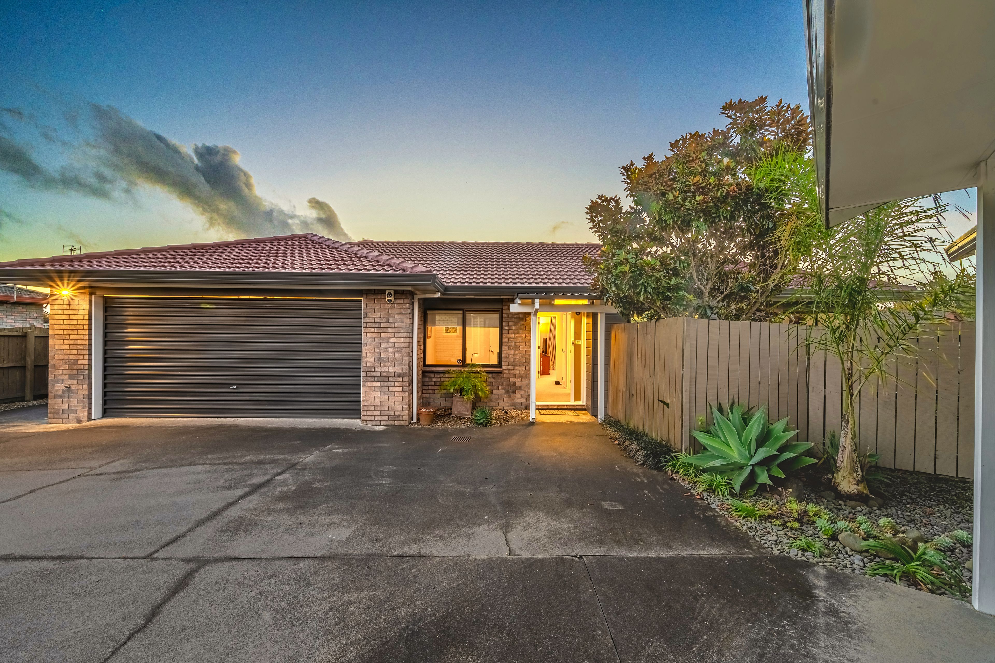 2/7 Mirabell Place, Golflands, Manukau City
