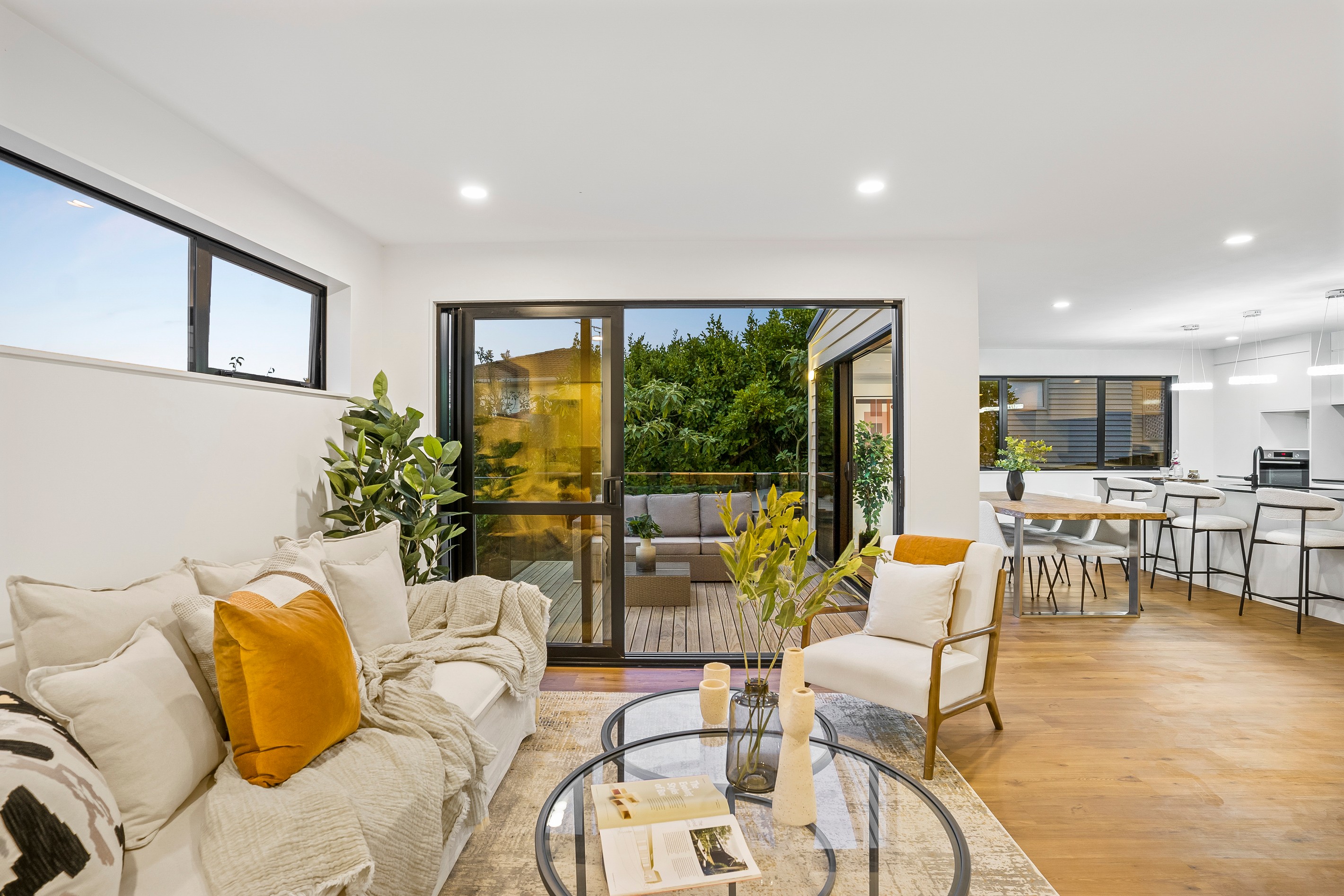 804B East Coast Road, Oteha, North Shore City