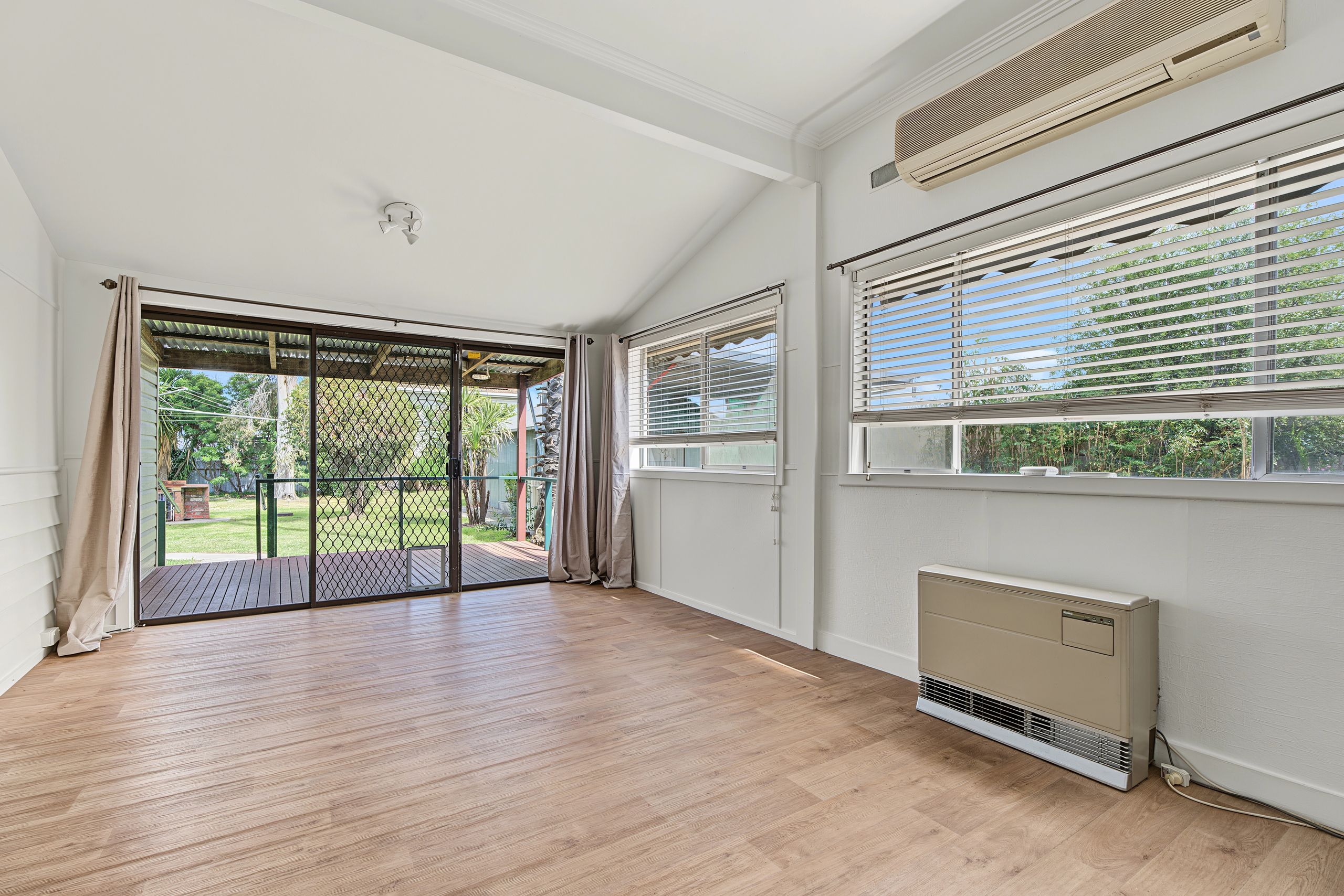 213 Wantigong Street — photo 4 of 10