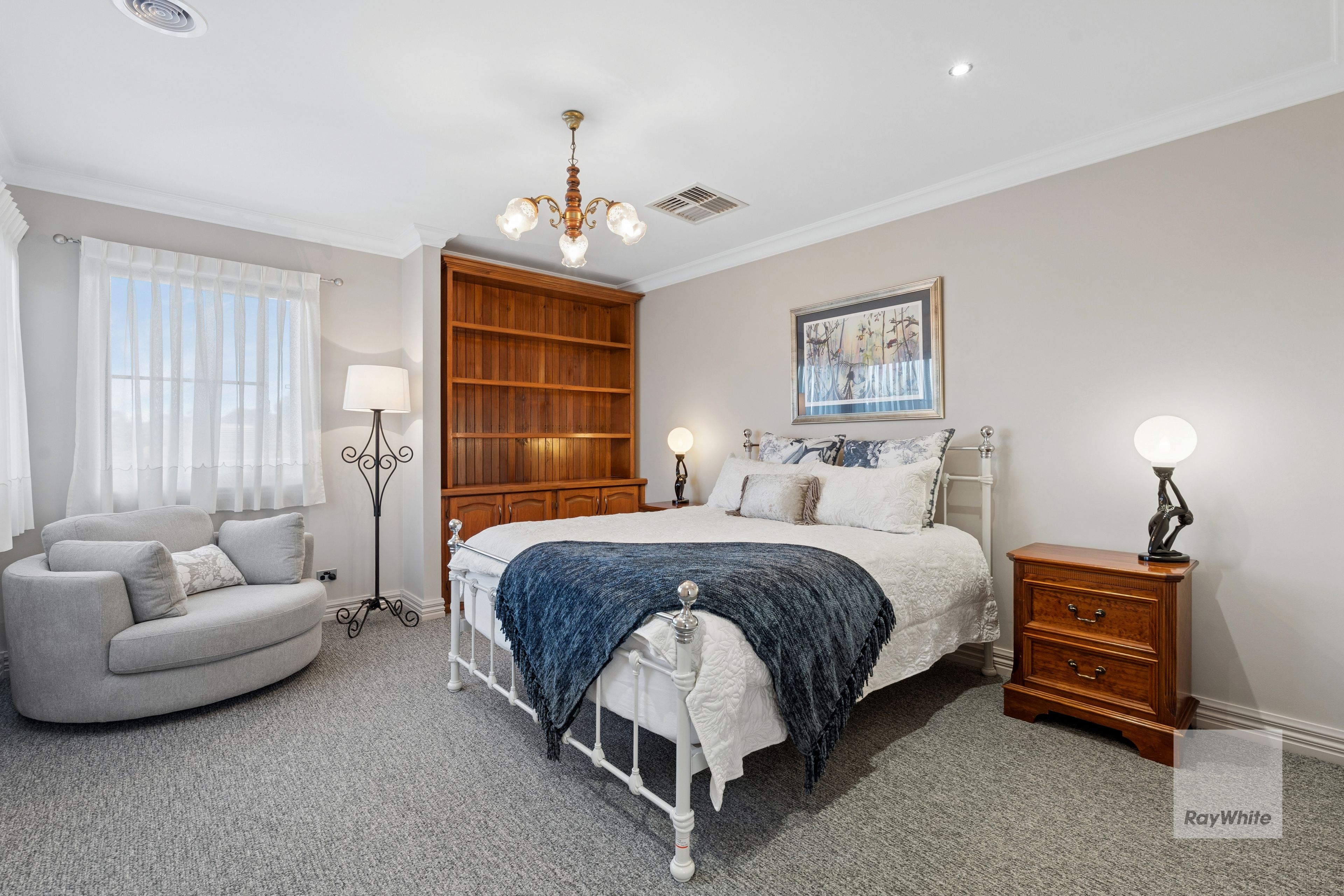 39 Abbington Crescent — photo 10 of 20