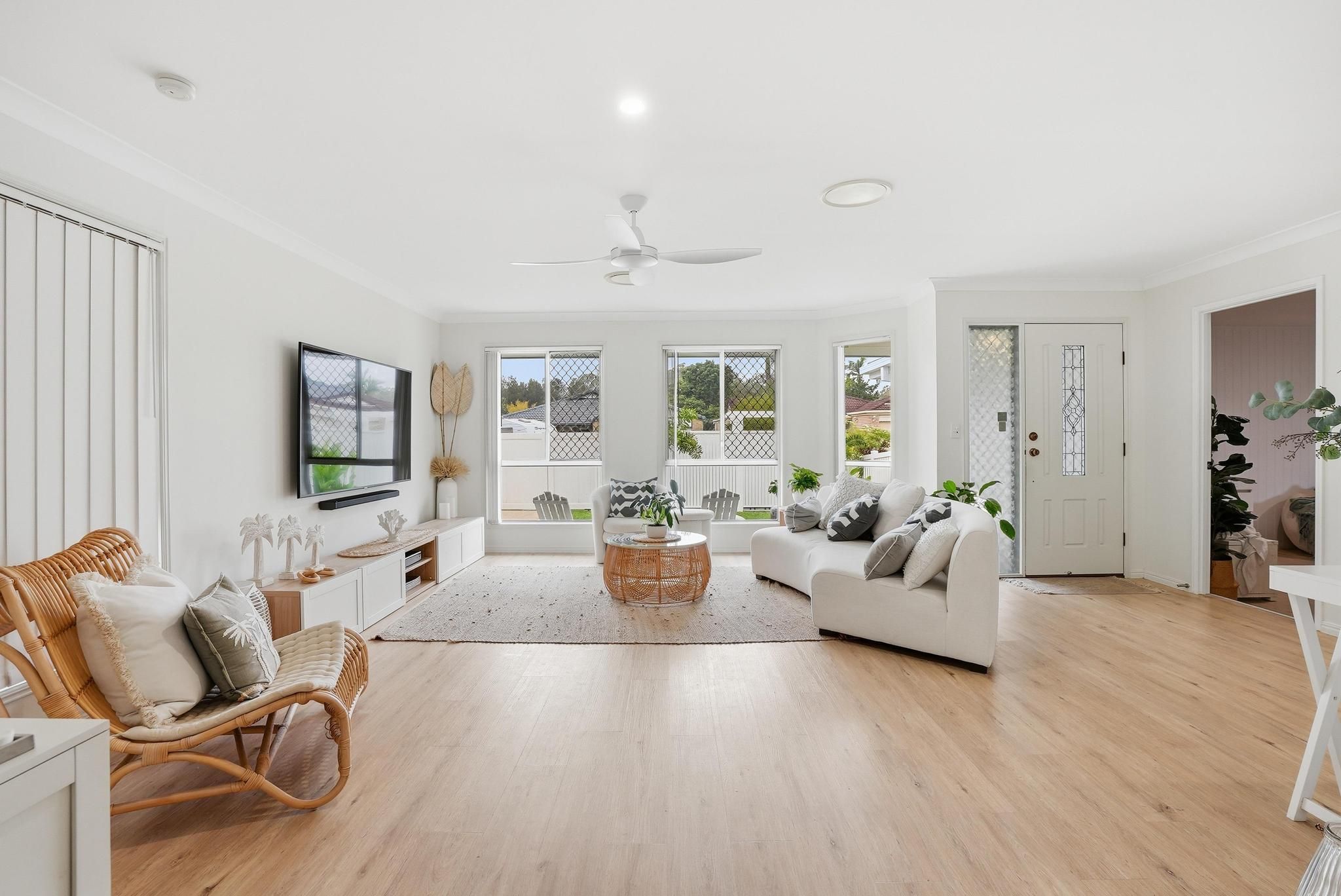 33 Ottelia Drive, Elanora, QLD 4221