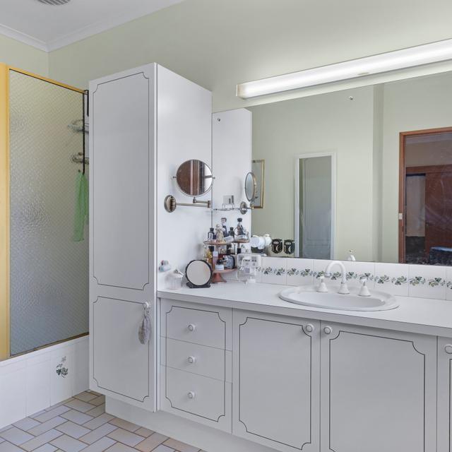 65 Manorvale Parade, Werribee, VIC 3030 - Leased House - Ray White Werribee