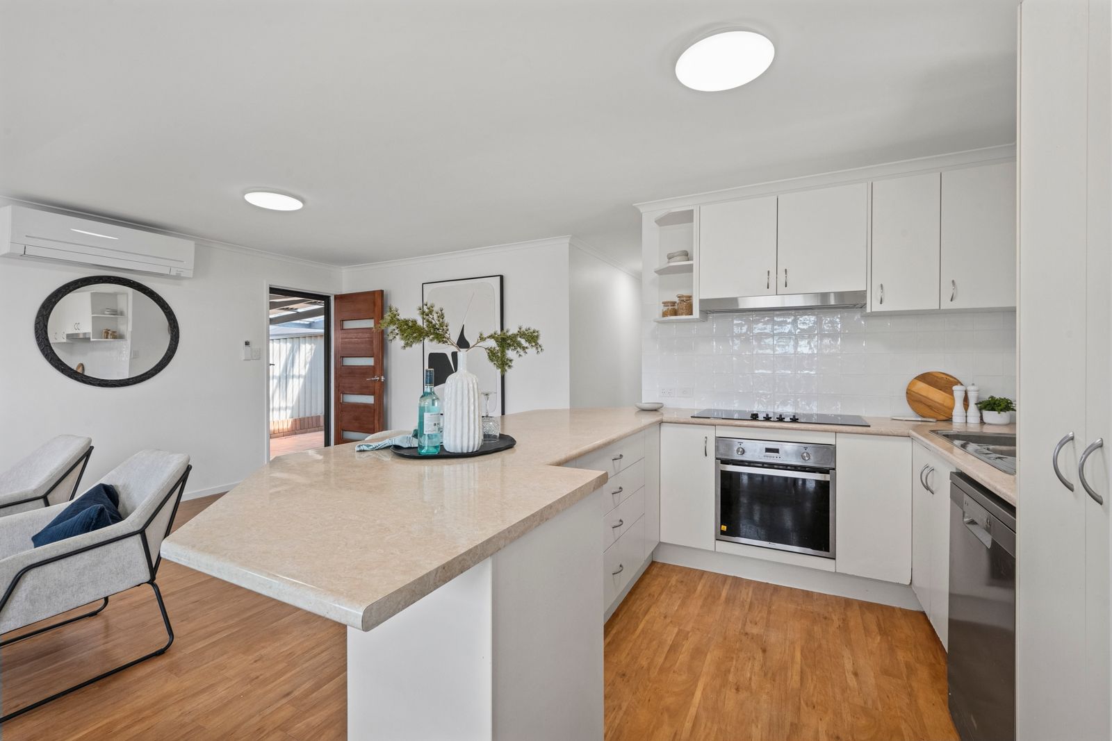 49 Arrakune Crescent — photo 4 of 28