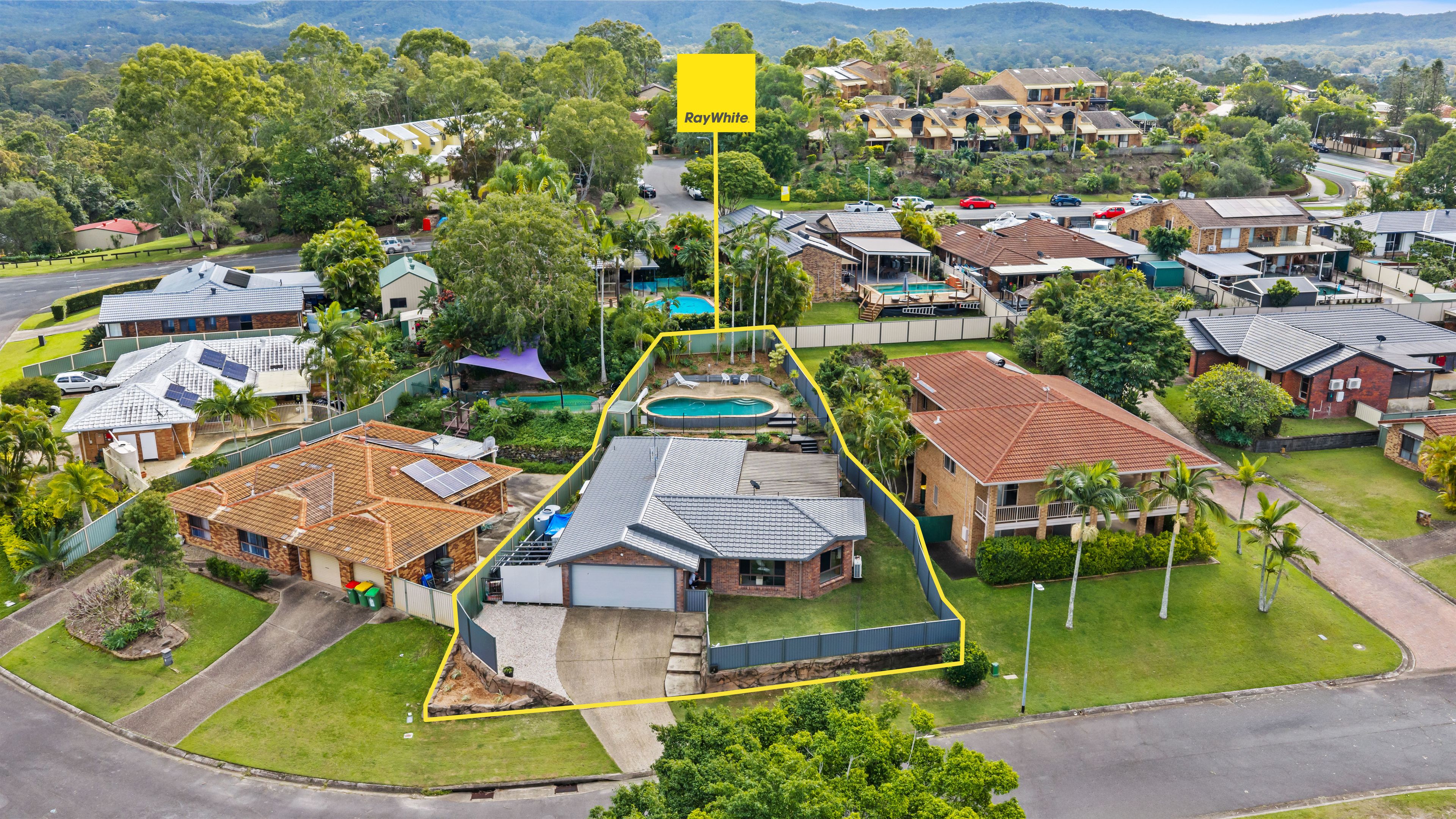 8 Perth Square, Highland Park, QLD 4211