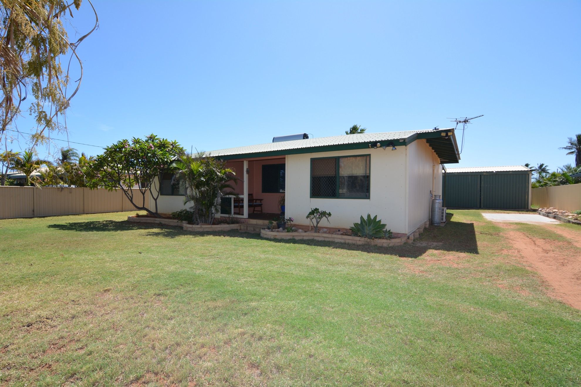 4 Young Street, Carnarvon WA 6701