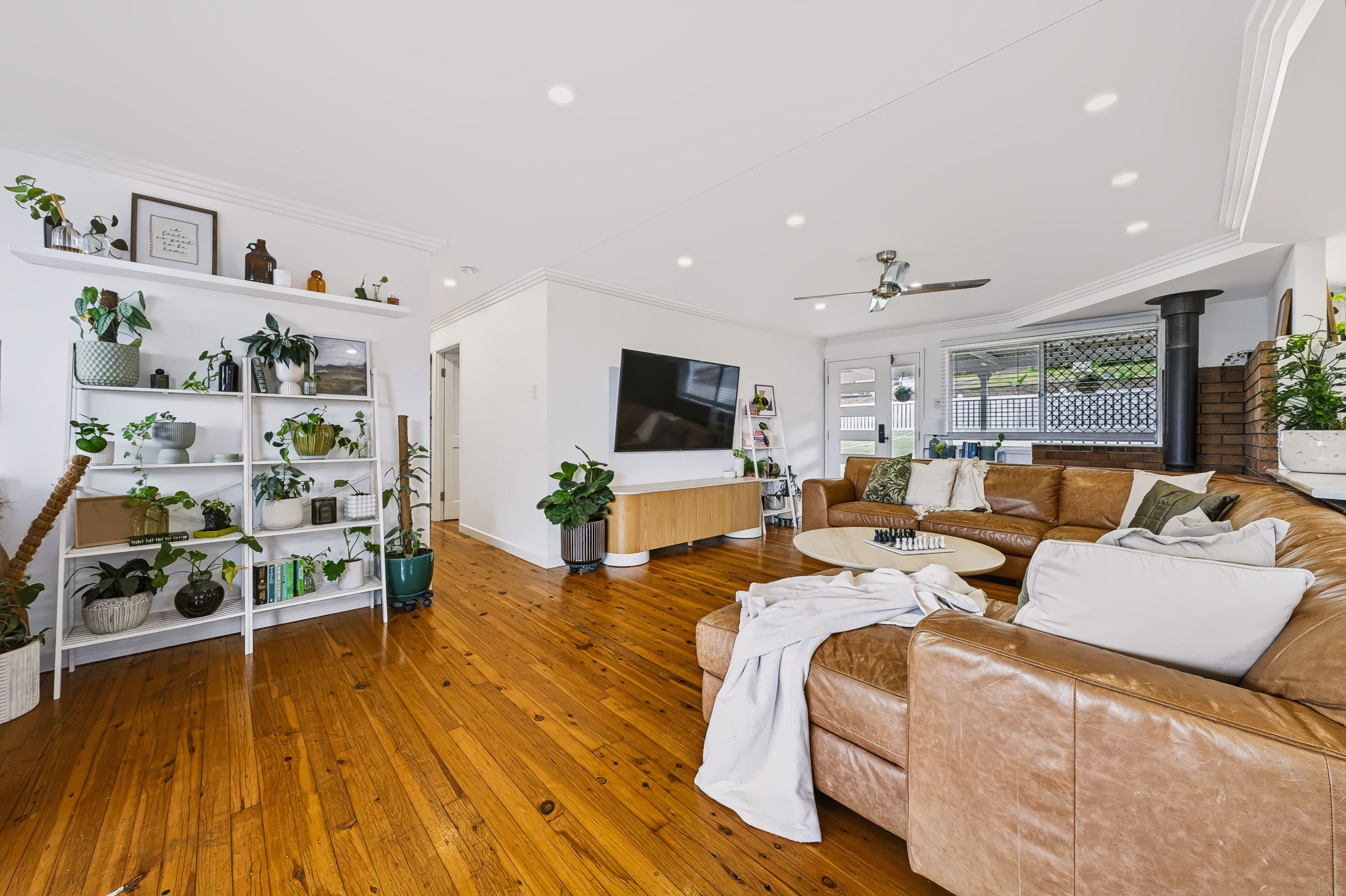 10-12 Enchelmaier Street — photo 3 of 27