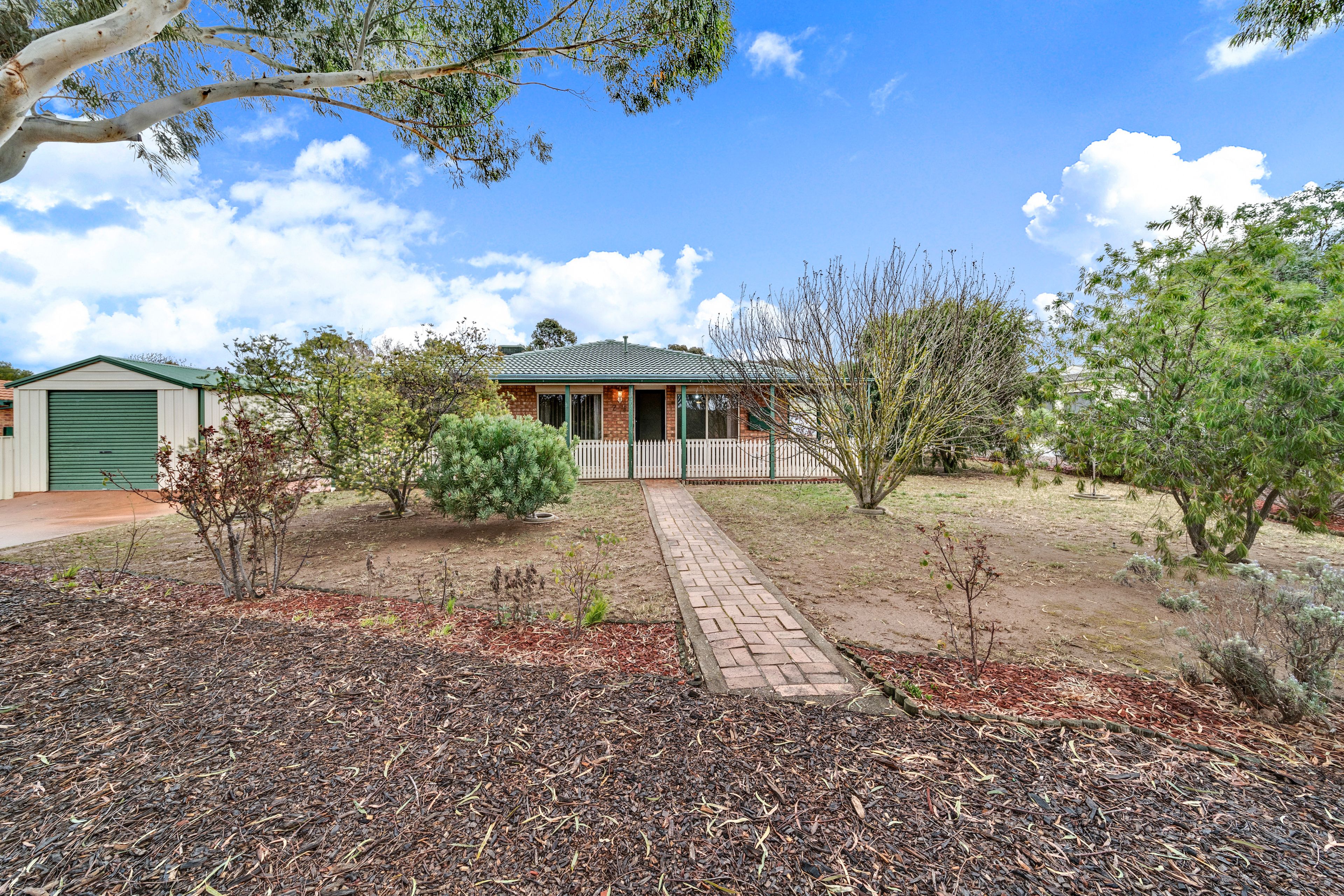 2 Leonard Close, Dunlop, ACT 2615