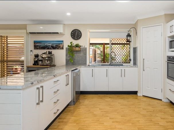 4 Winnecke Close, Forest Lake, QLD 4078