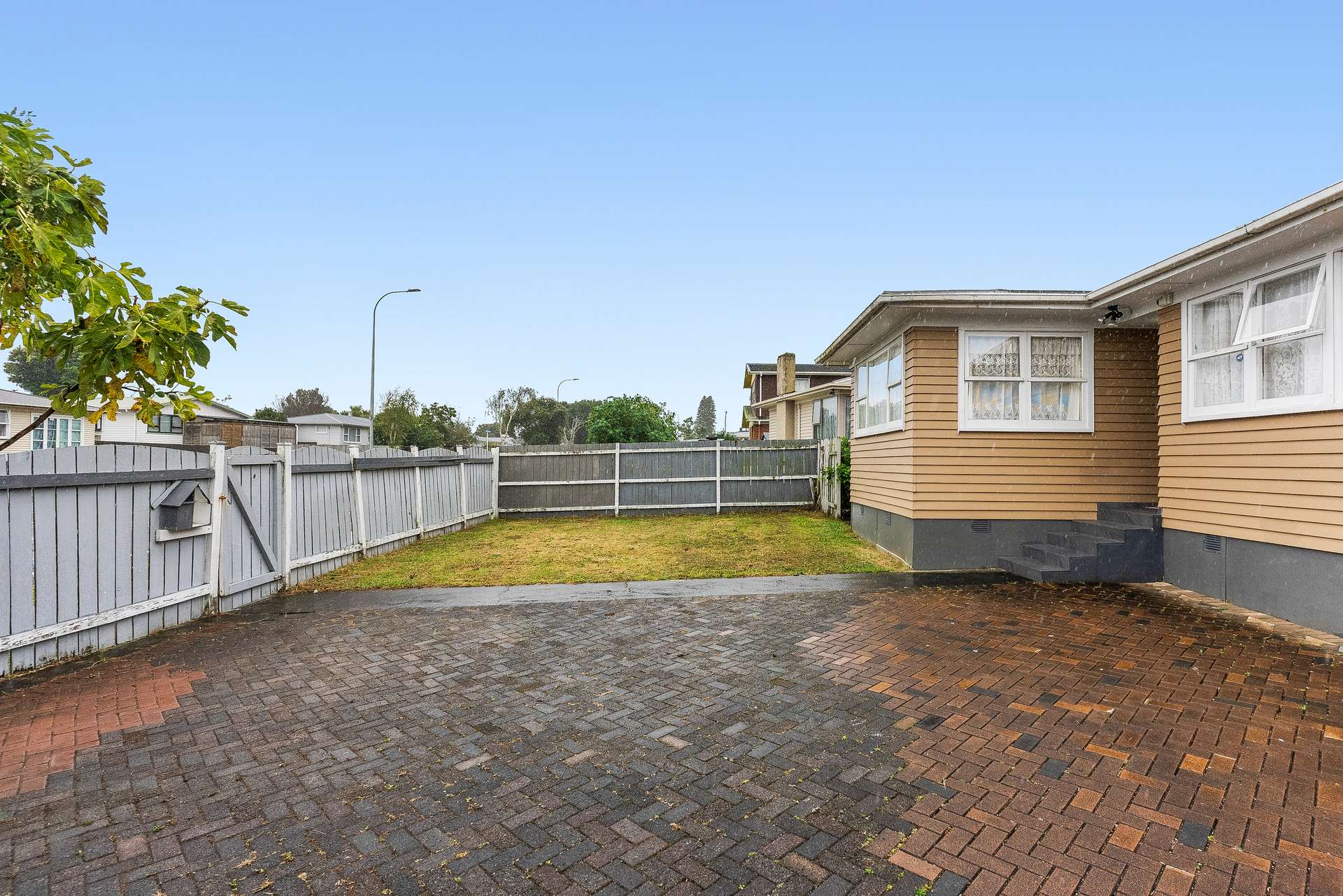 129 Rowandale Avenue photo 8