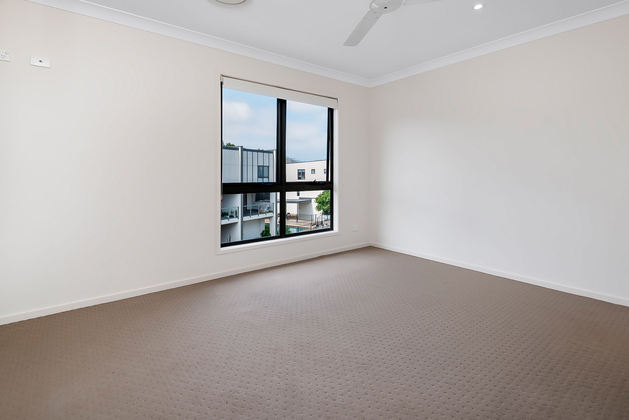 3/61 East Quay Drive — photo 6 of 12