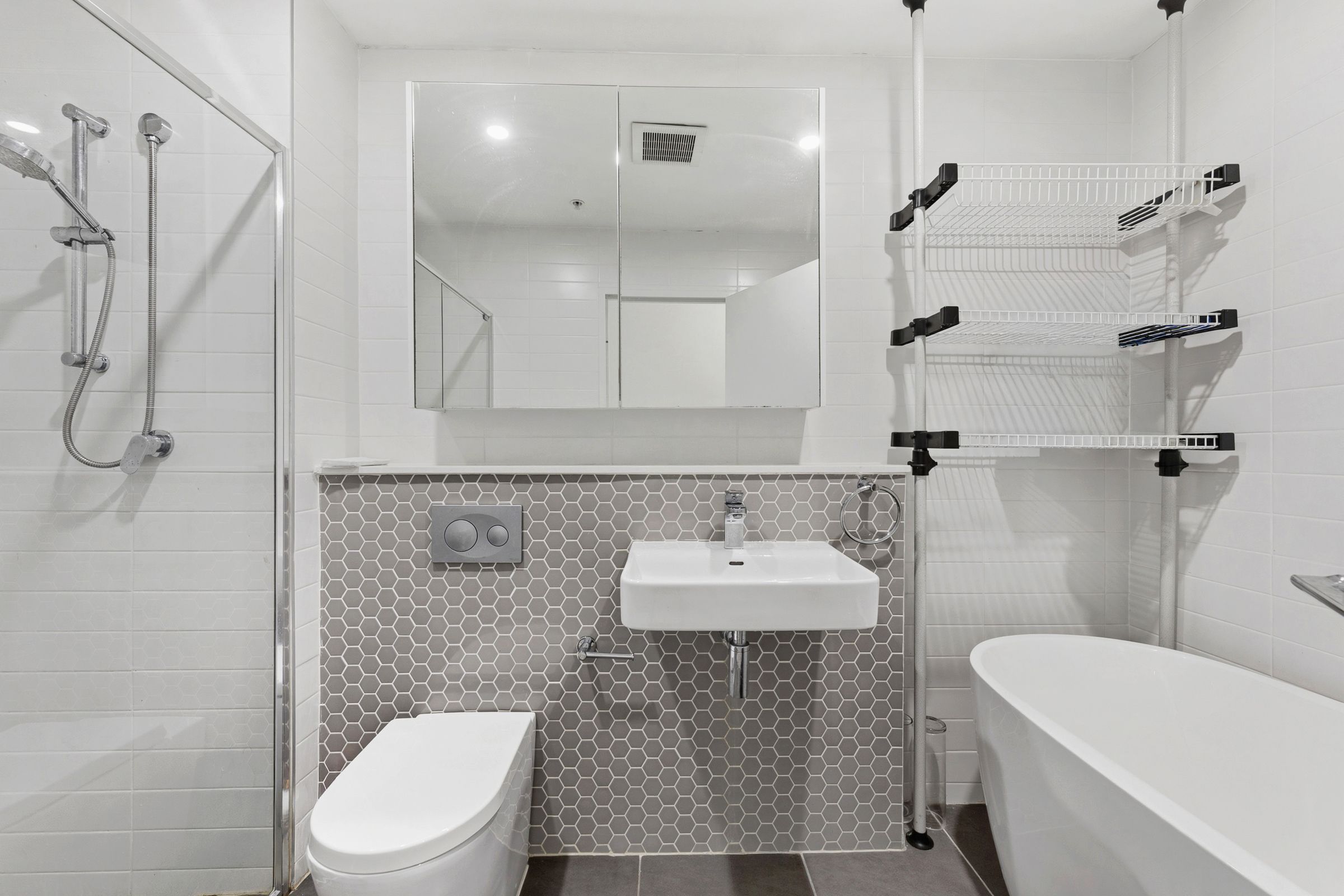 167/10 Thallon Street — photo 8 of 13