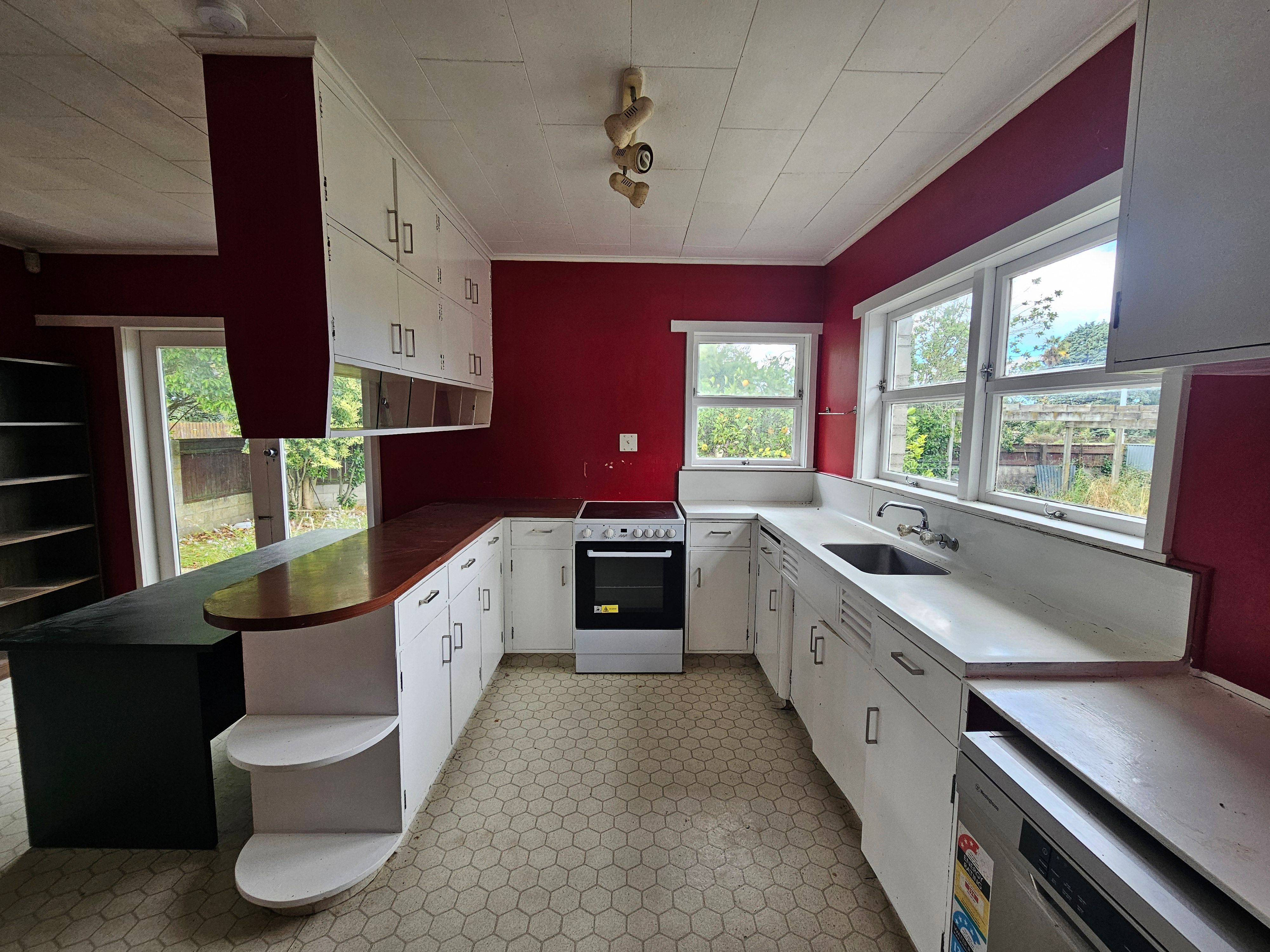 1217 Willowpark Road North, Mayfair, Hastings District