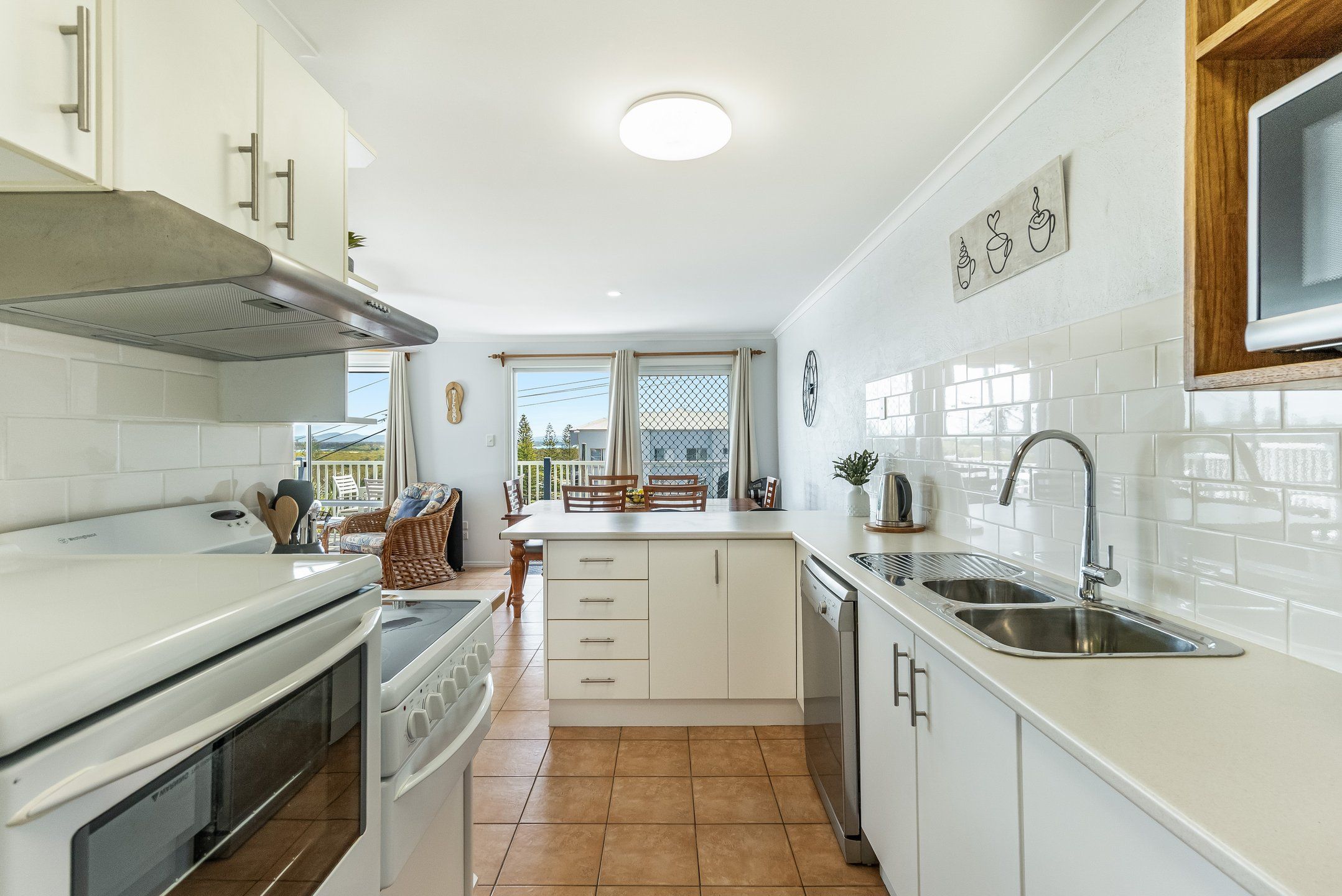 2/4 Coldstream Street — photo 3 of 13