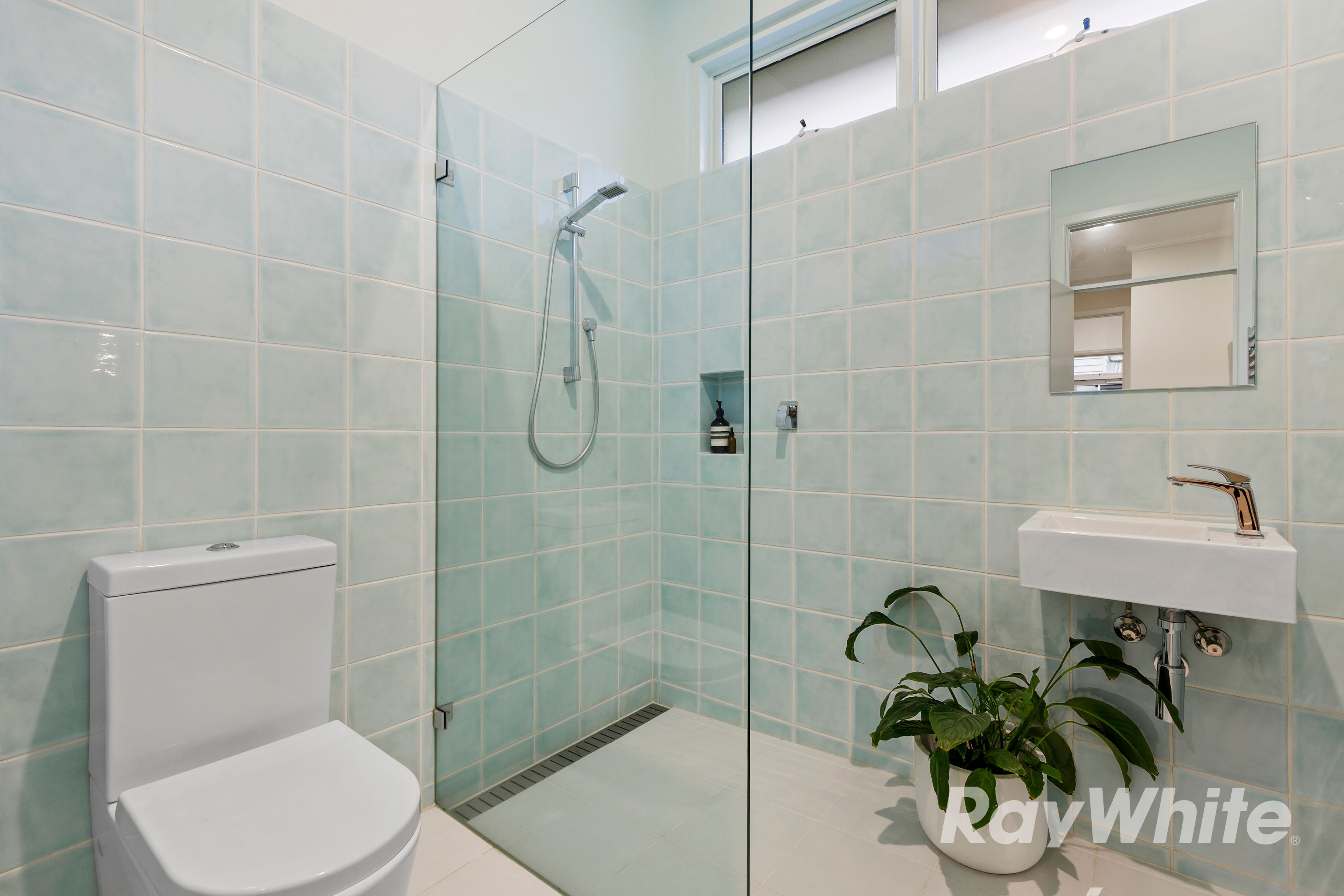 38 Imbros Street — photo 8 of 17