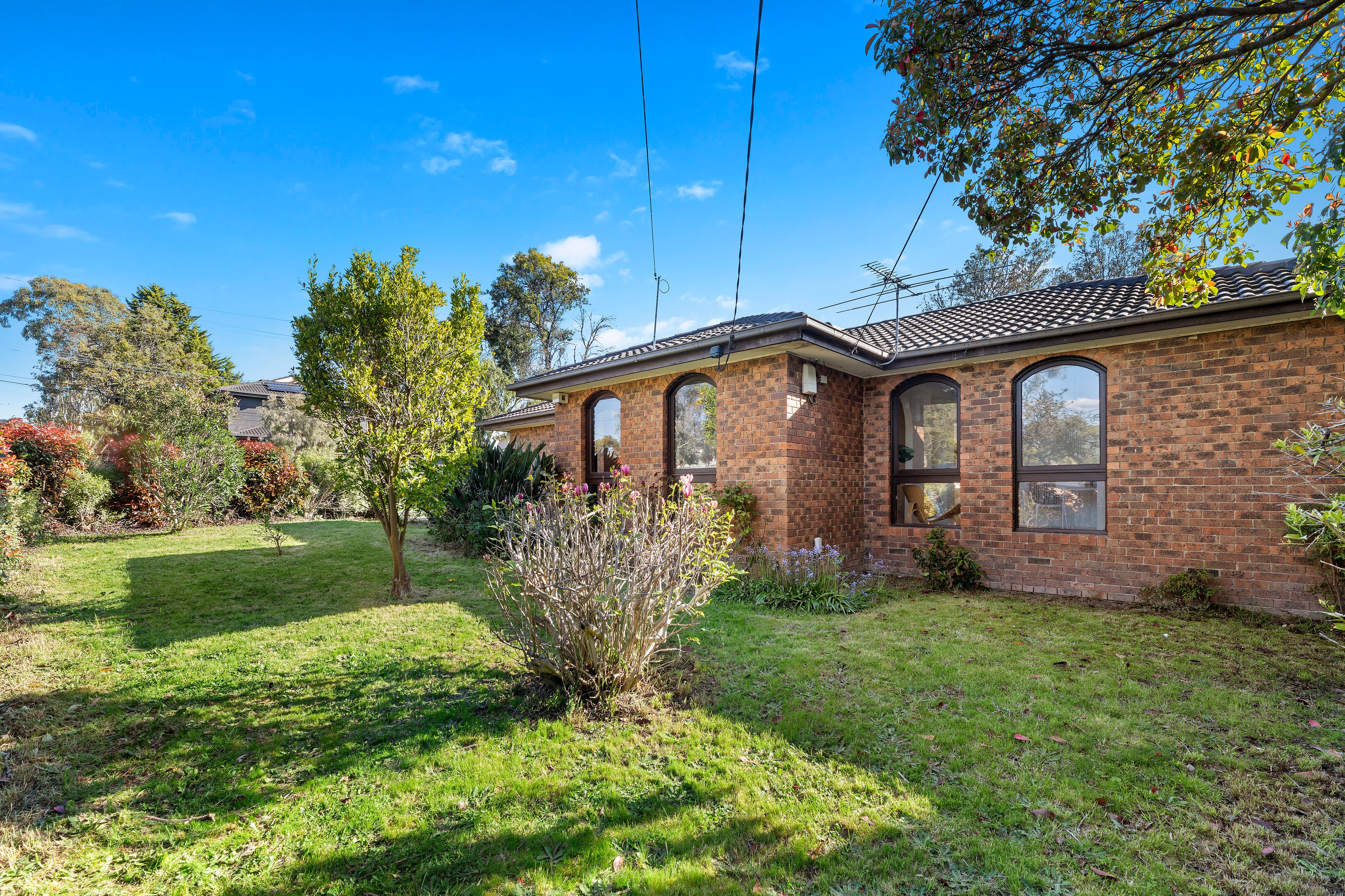 19 Knights Drive, Glen Waverley VIC 3150