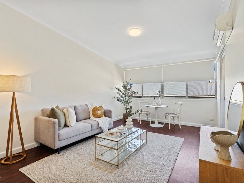 4/104 Henderson Street — photo 6 of 19