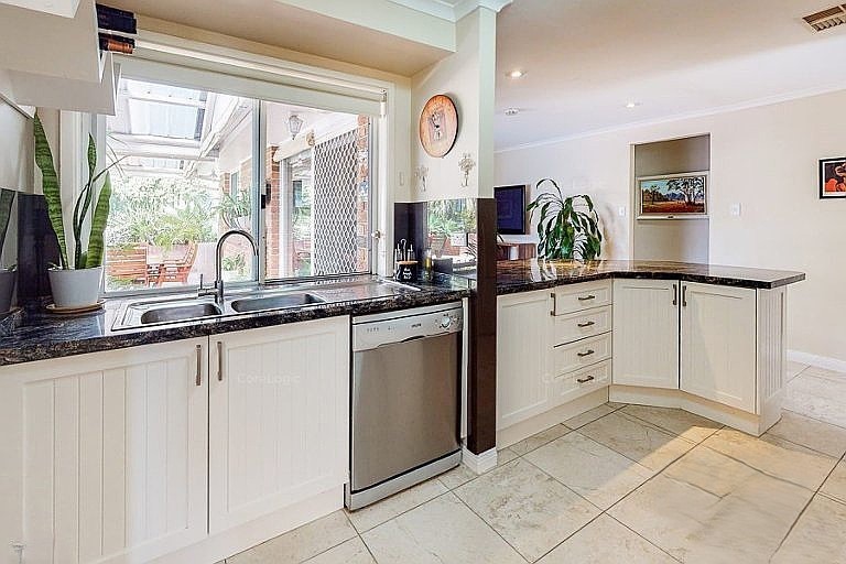 1 Topeka Glen, St Clair, NSW 2759