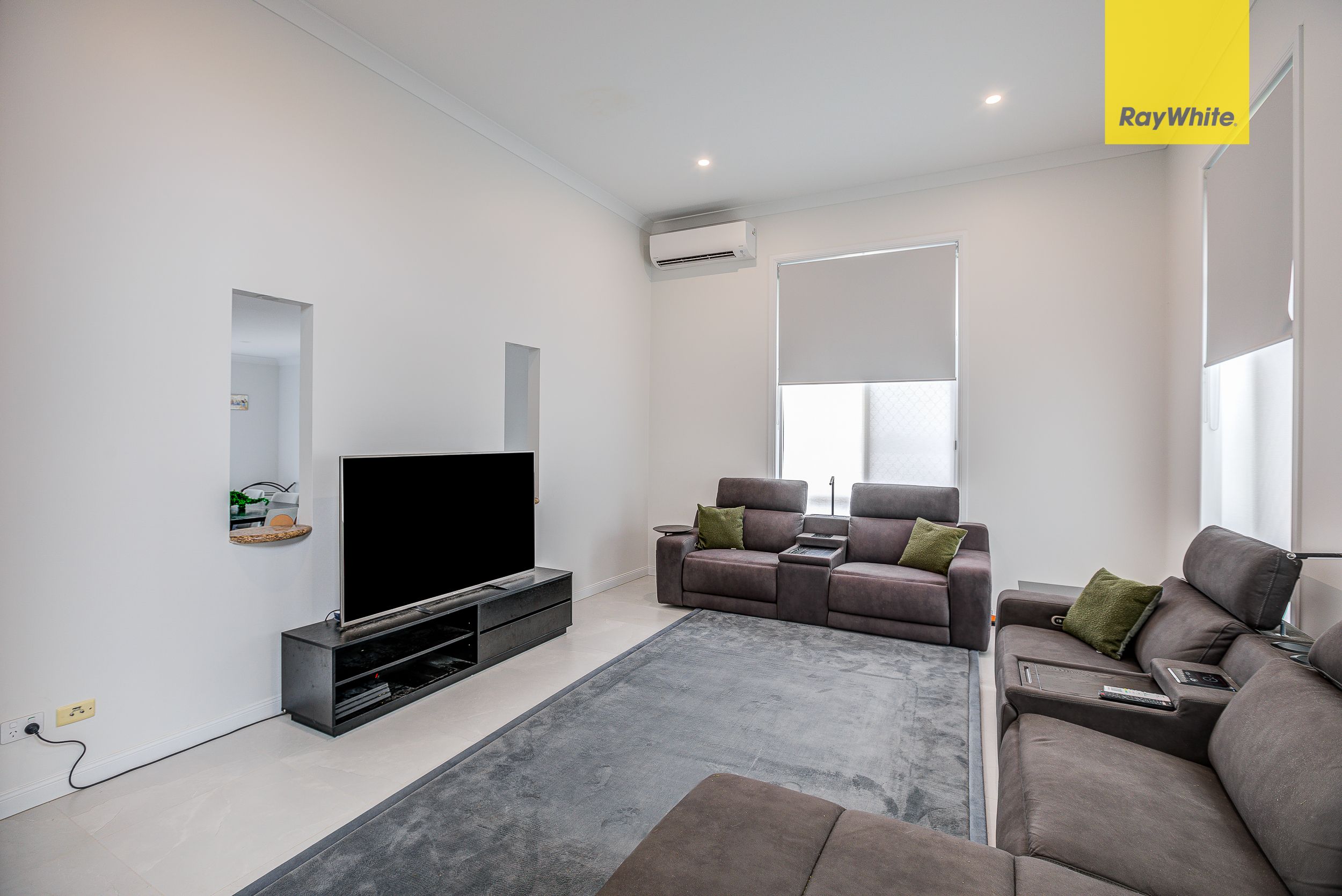 6 BUCKINGHAMIA Place, Stretton, QLD 4116