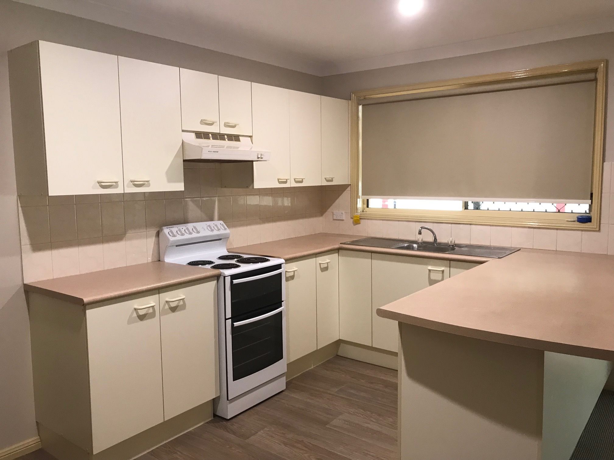 3/2 Carisbrooke Close, Bomaderry, NSW 2541