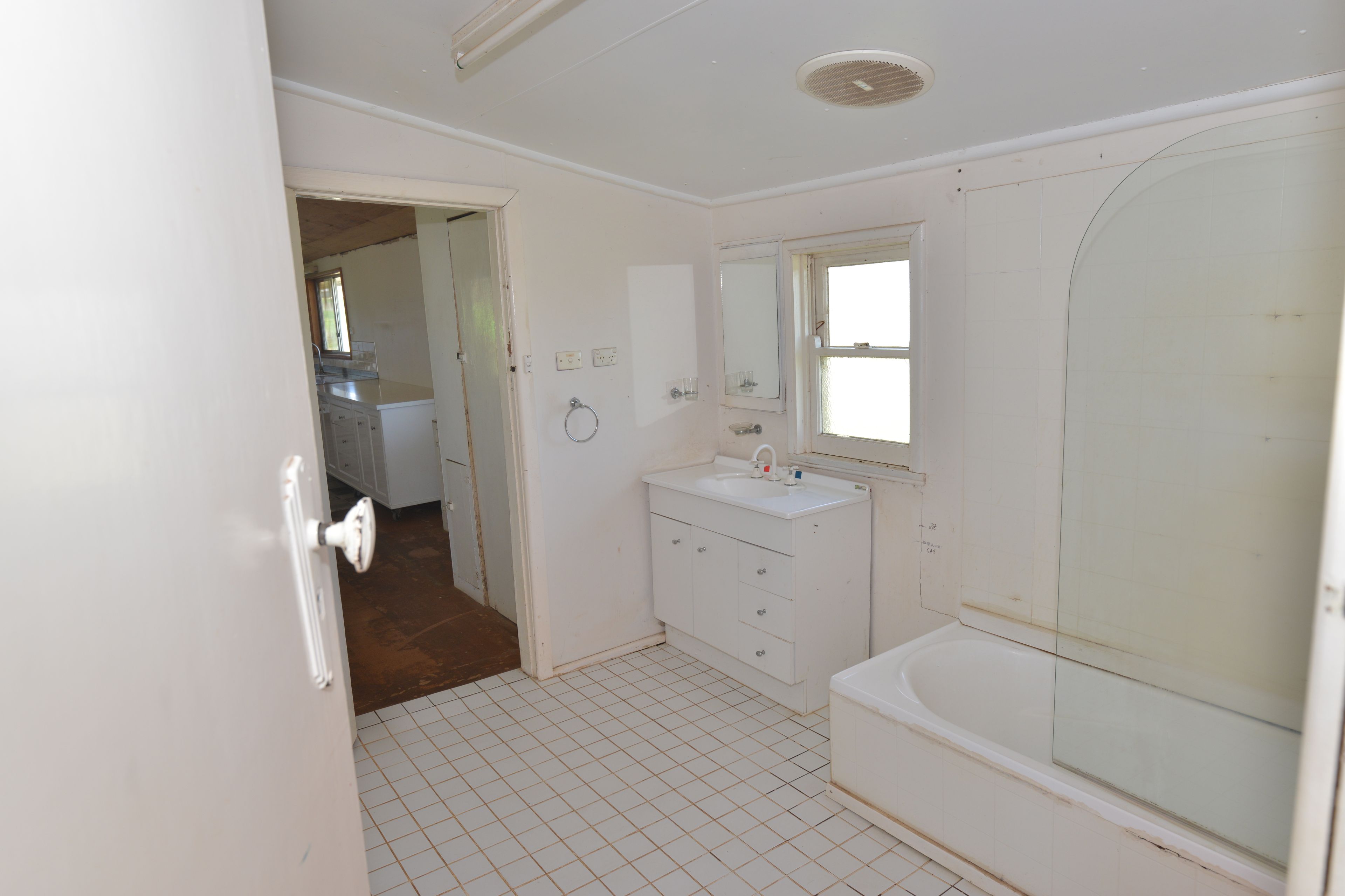 16387 Oxley Highway — photo 15 of 30