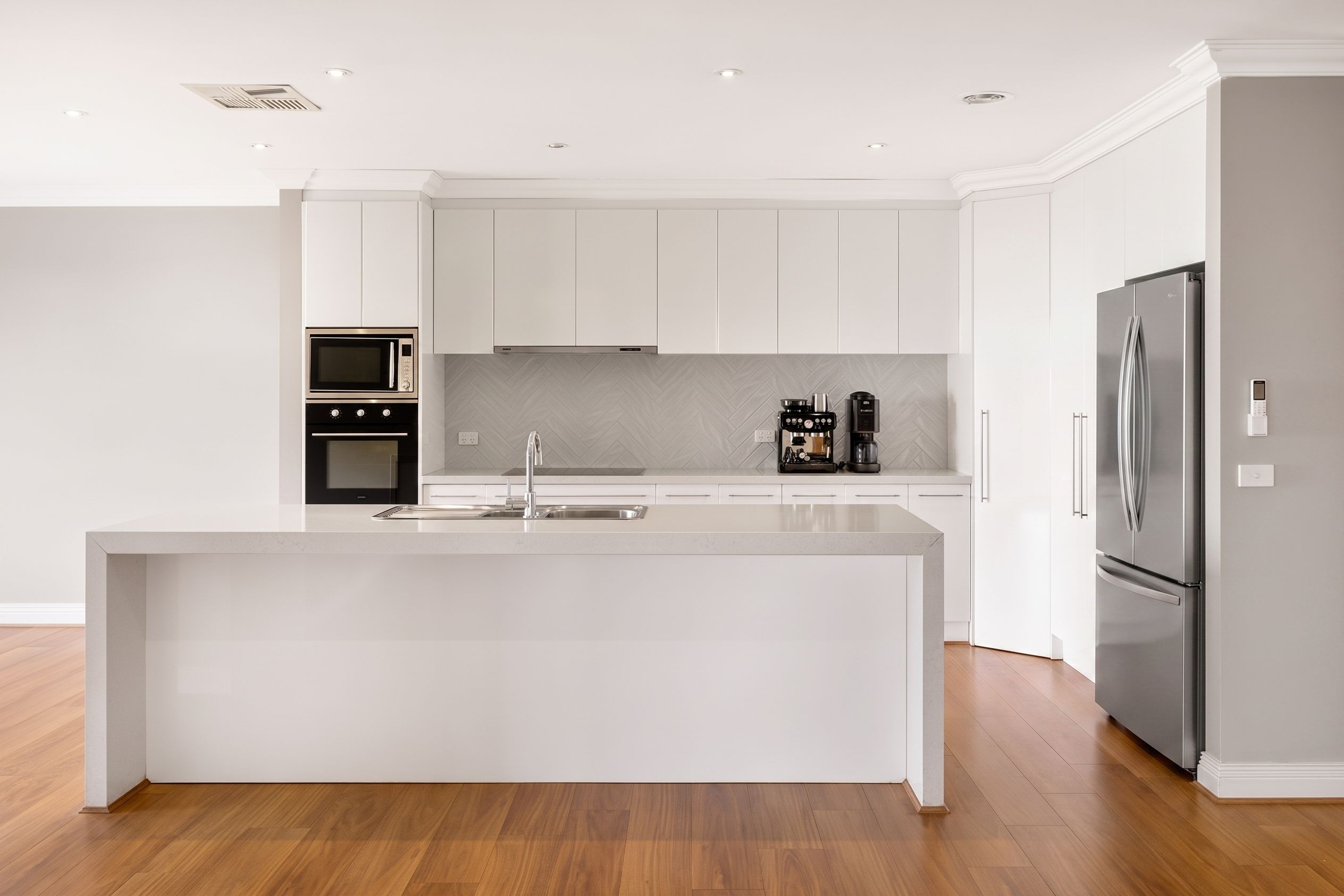 39 Shaw Drive — photo 4 of 20