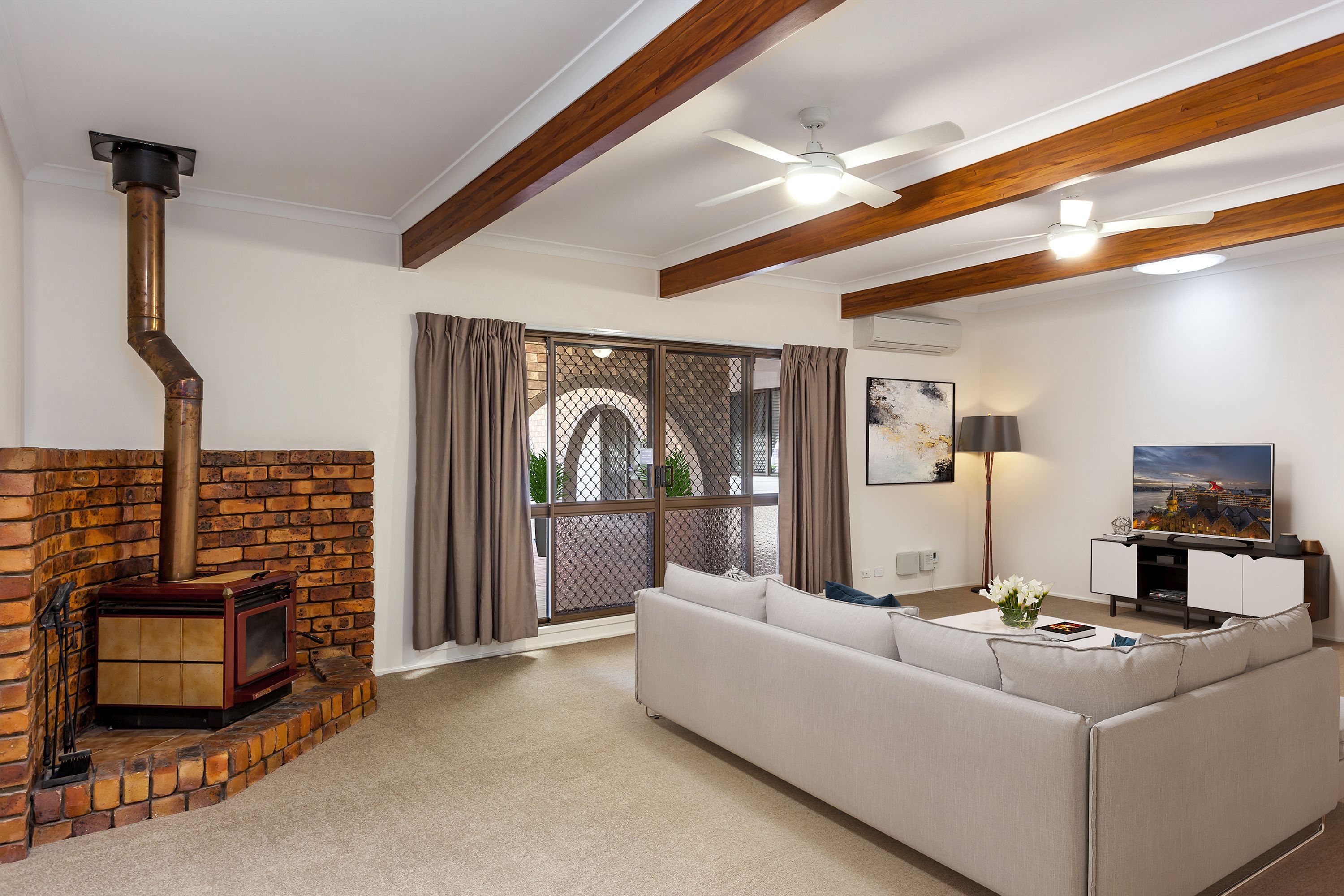 8 Kensington Drive, Withcott, QLD 4352