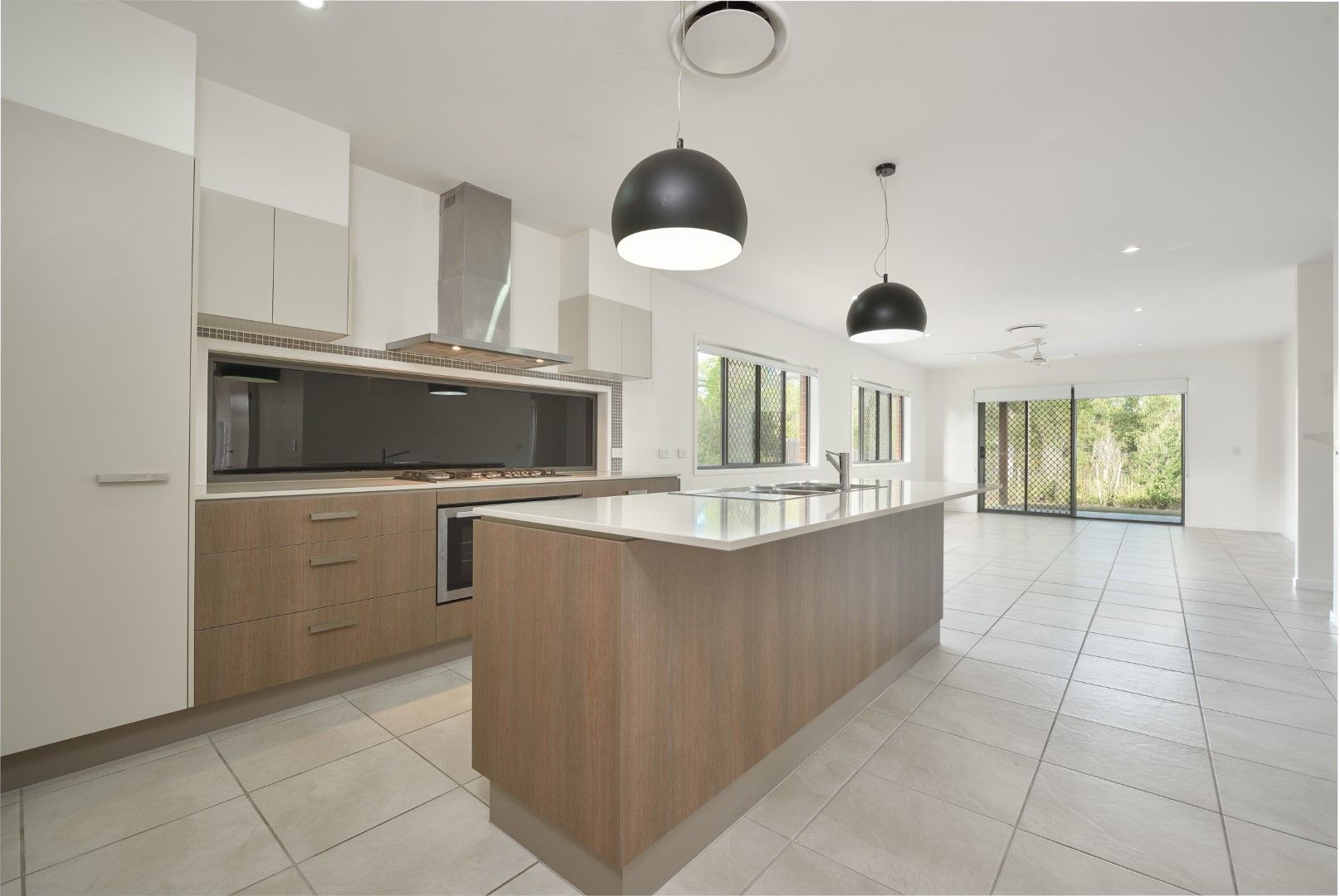 14 Bragg Court, Kirkwood, QLD 4680