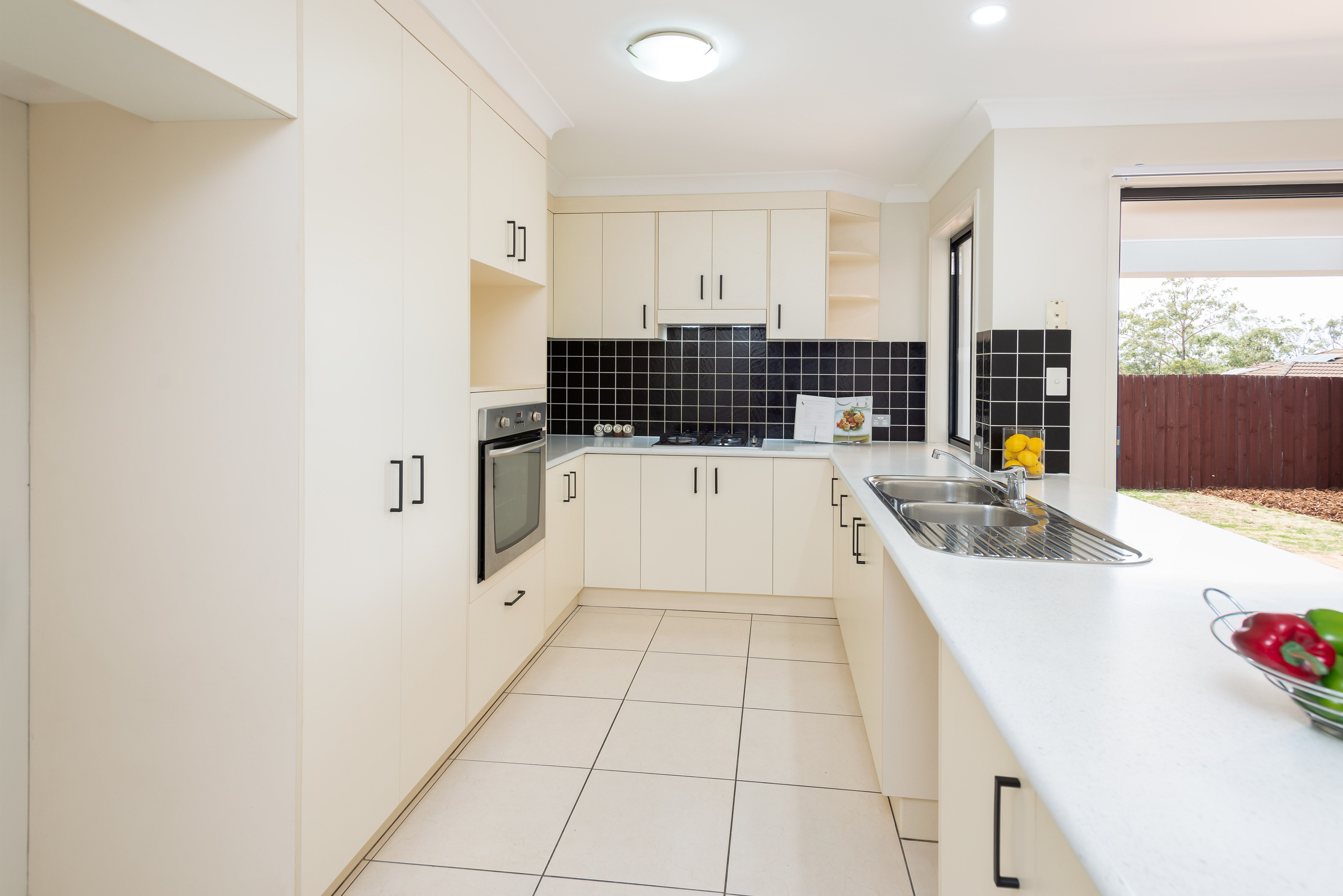 17 Yvonne Road, Eight Mile Plains, QLD 4113