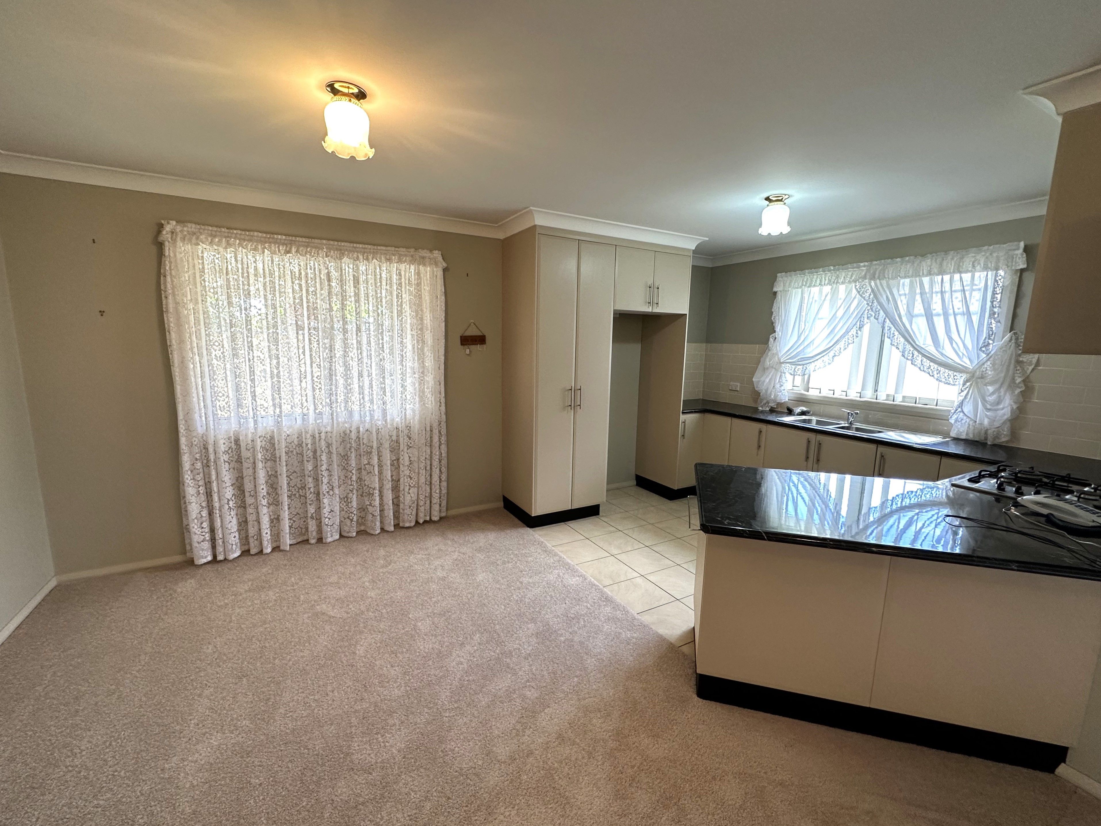 2/13 Lachlan Close, Young, NSW 2594