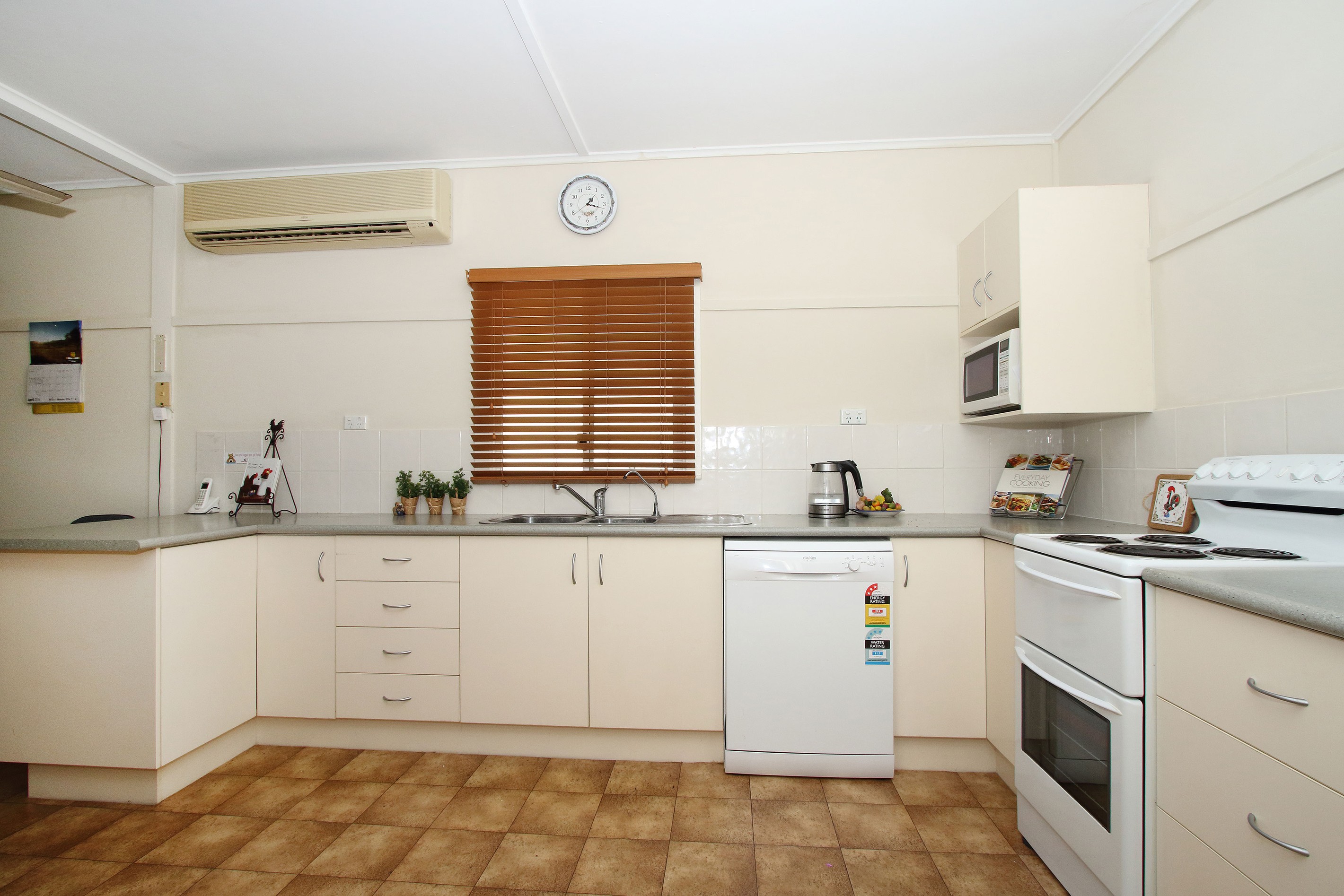 16 Corn Street, Holland Park West, QLD 4121