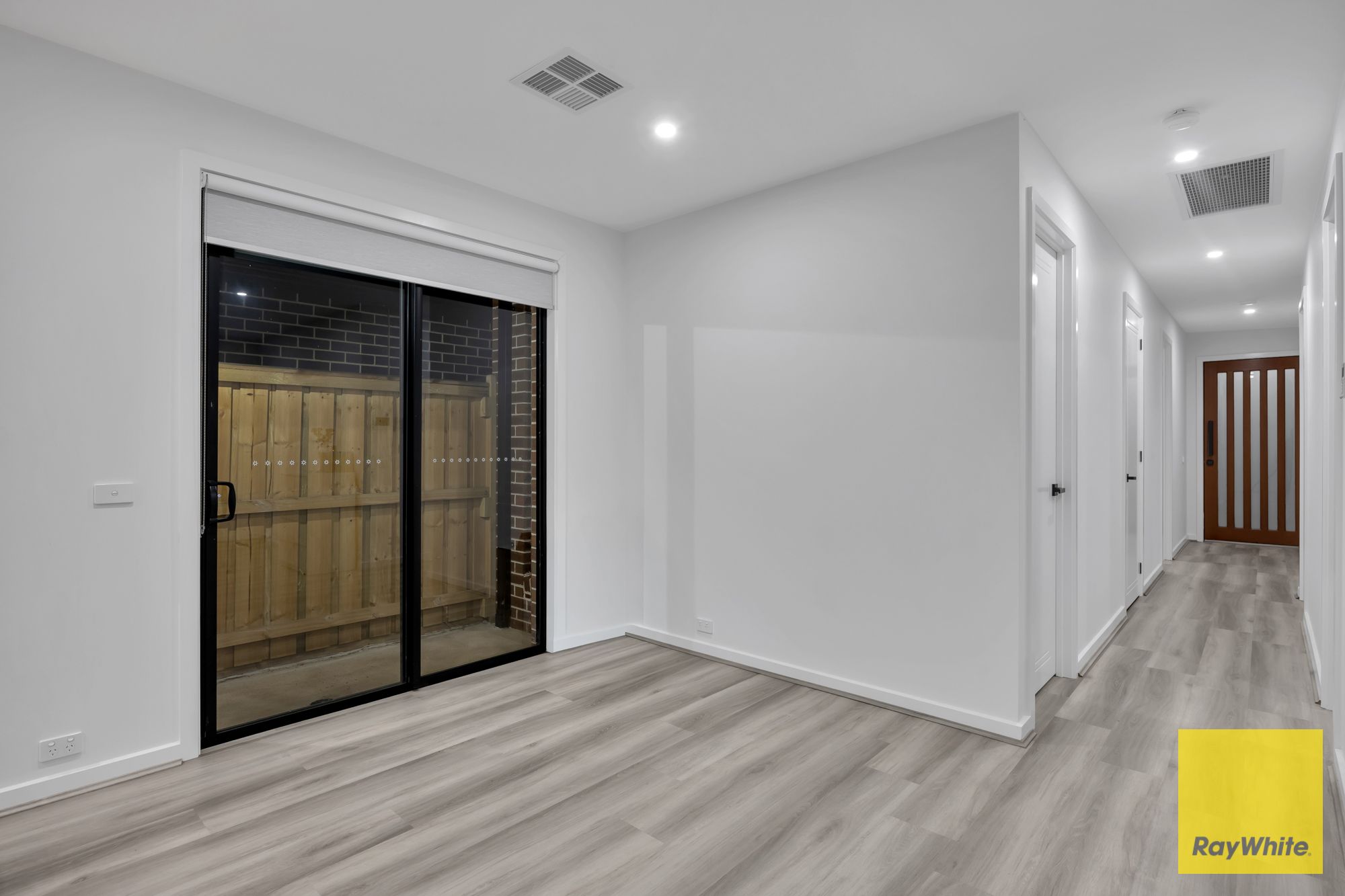 11 Flag Boulevard — photo 15 of 18