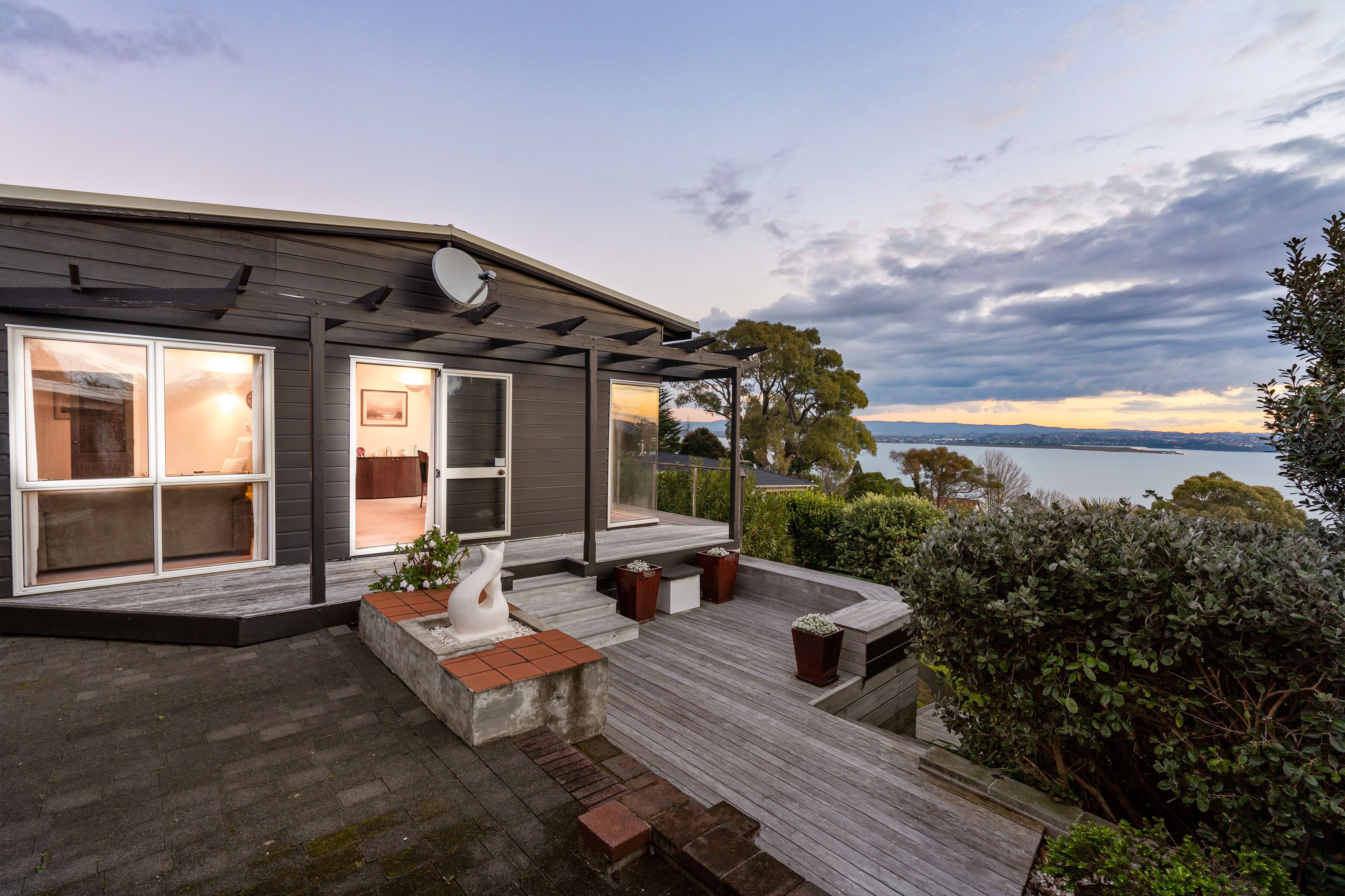 8 Jacaranda Avenue, Beach Haven, North Shore City