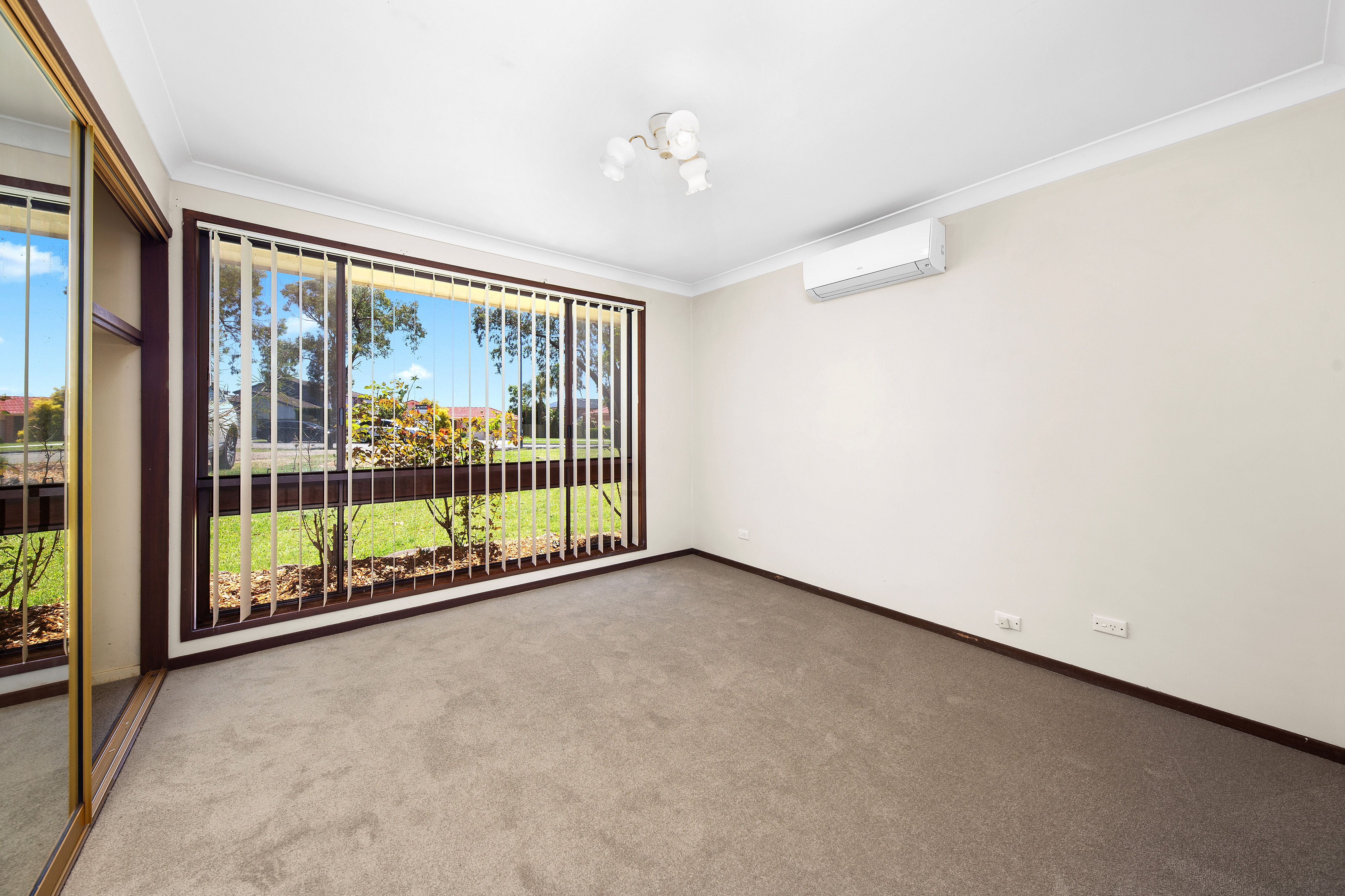 7 Blaxland Drive, Illawong, NSW 2234